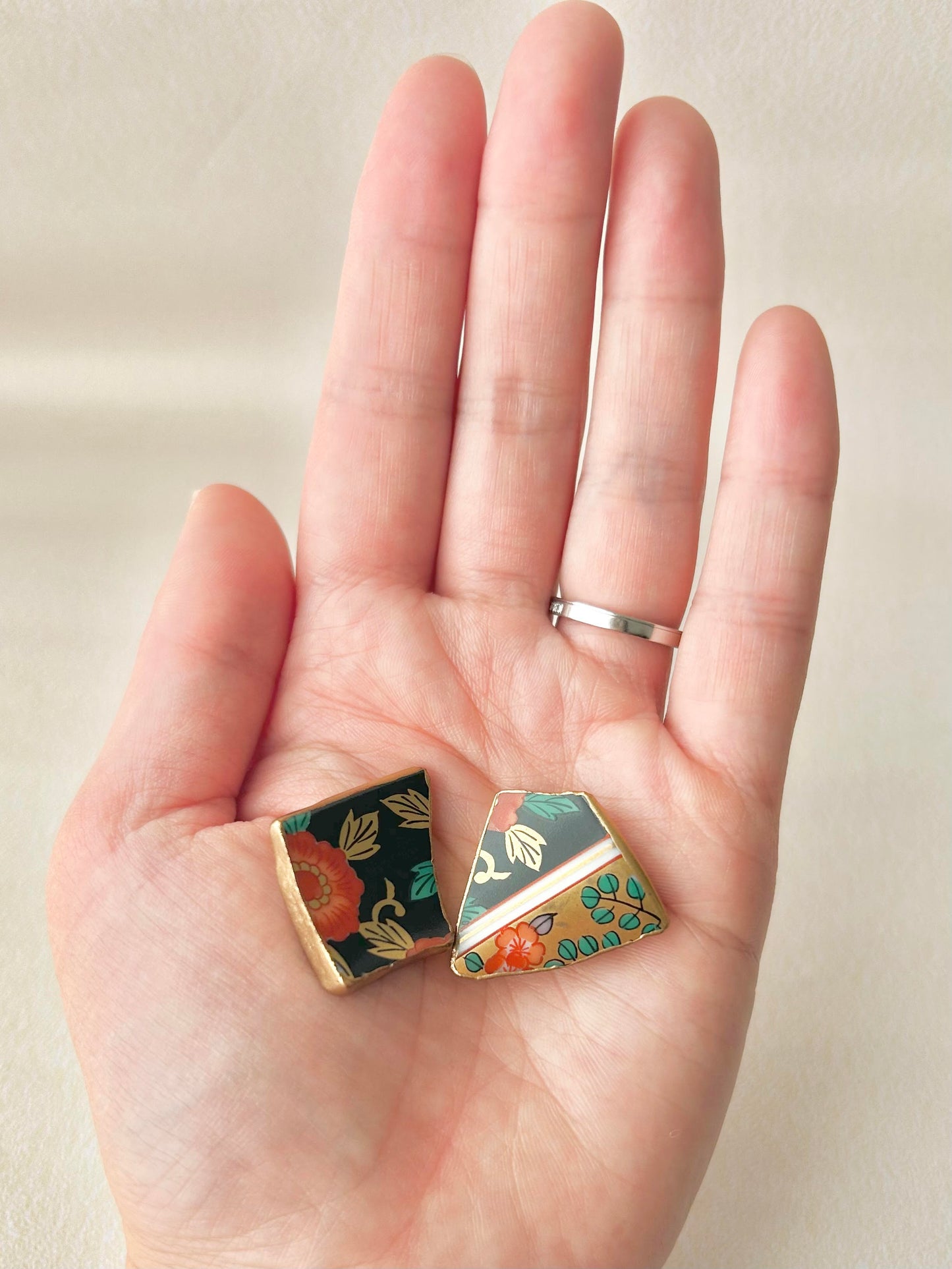 Imari Ware Kintsugi Titanium Earrings Gold Carnelian