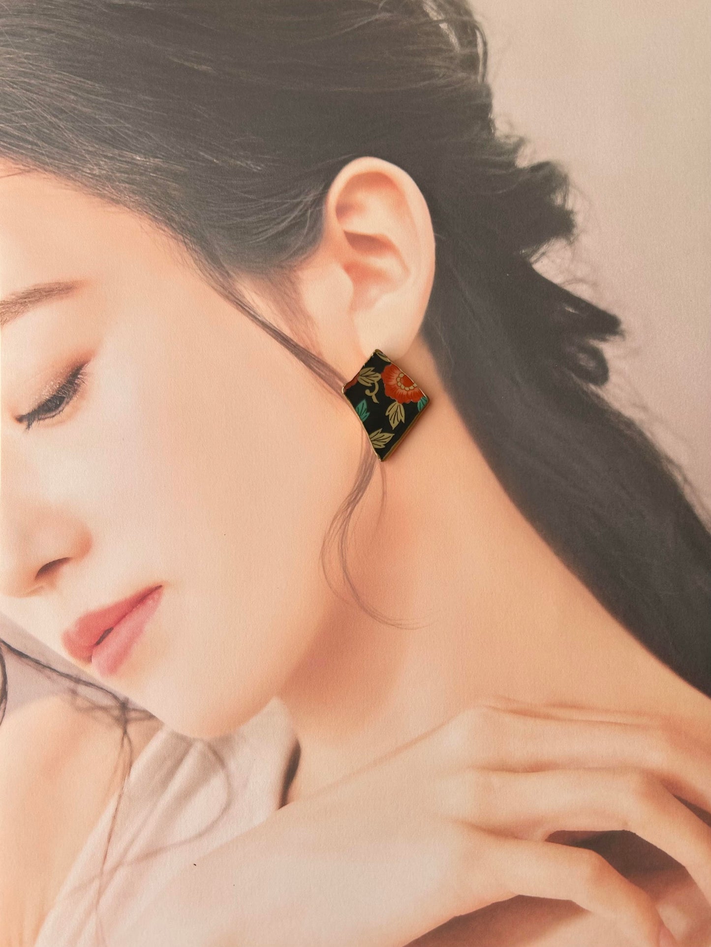 Imari Ware Kintsugi Titanium Earrings Gold Carnelian