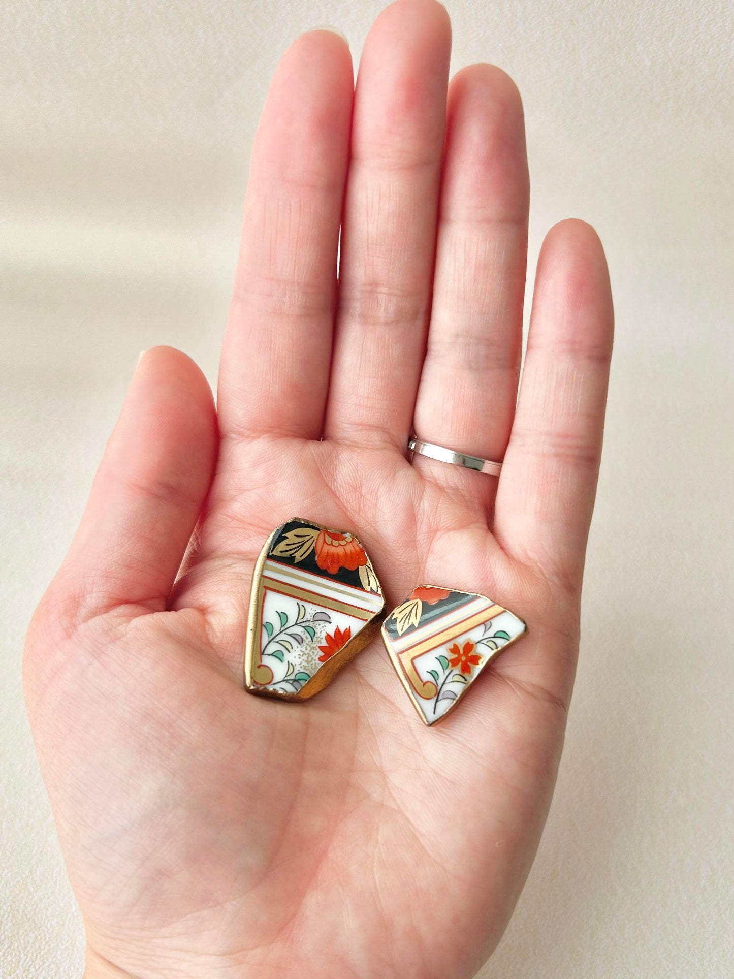 Imari Ware Kintsugi Titanium Earrings Gold Carnelian