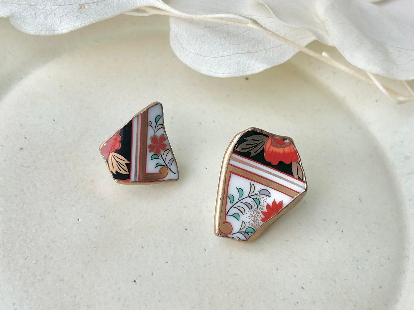 Imari Ware Kintsugi Titanium Earrings Gold Carnelian