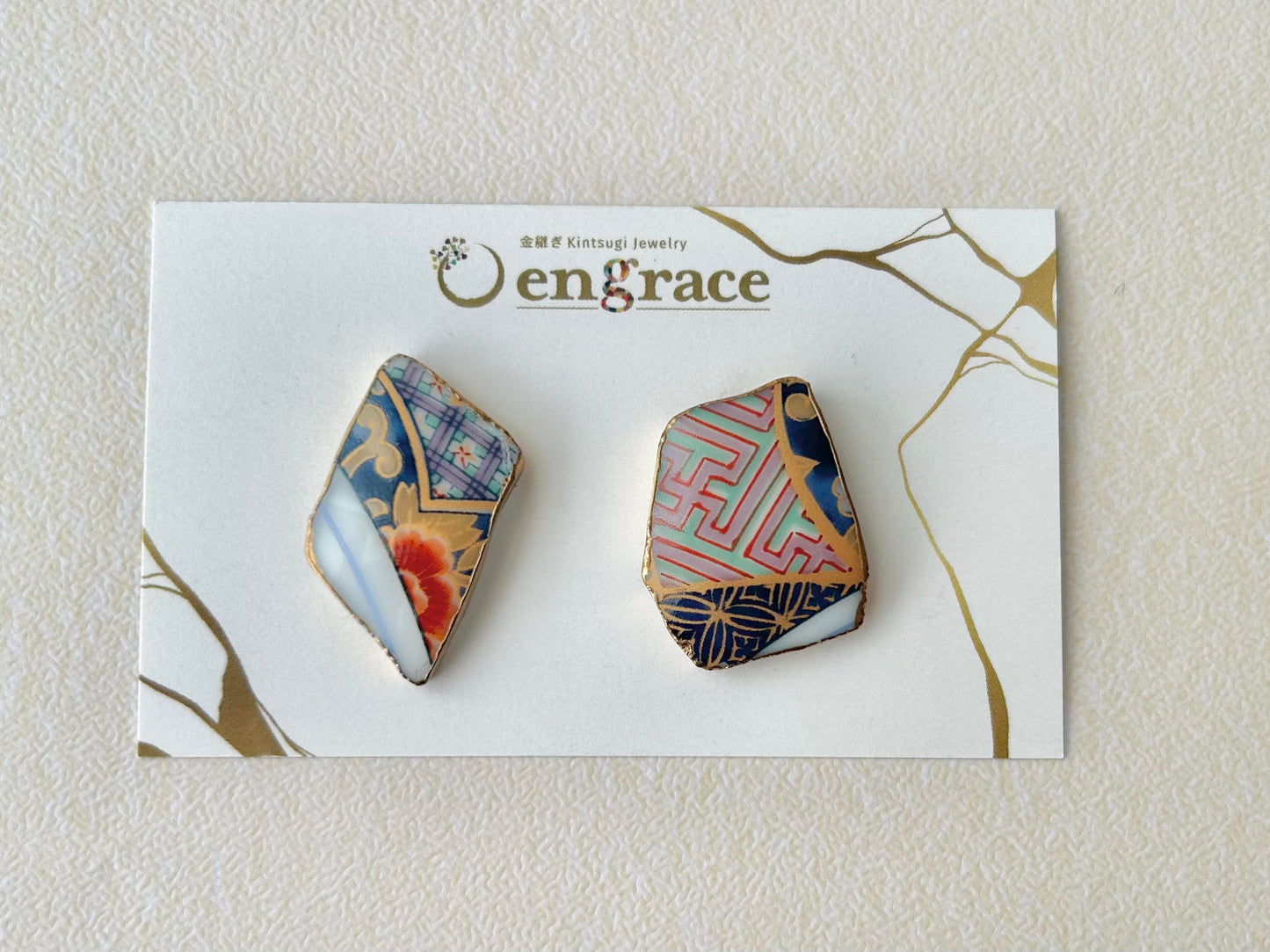 Imari Ware Kintsugi Titanium Earrings Gold Carnelian