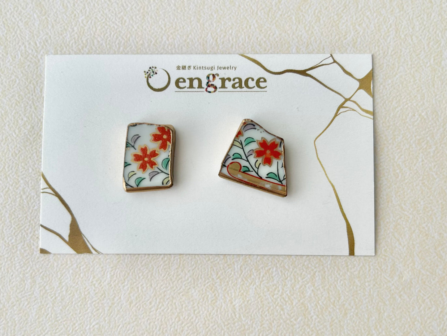 Imari Ware Kintsugi Titanium Earrings Gold Carnelian