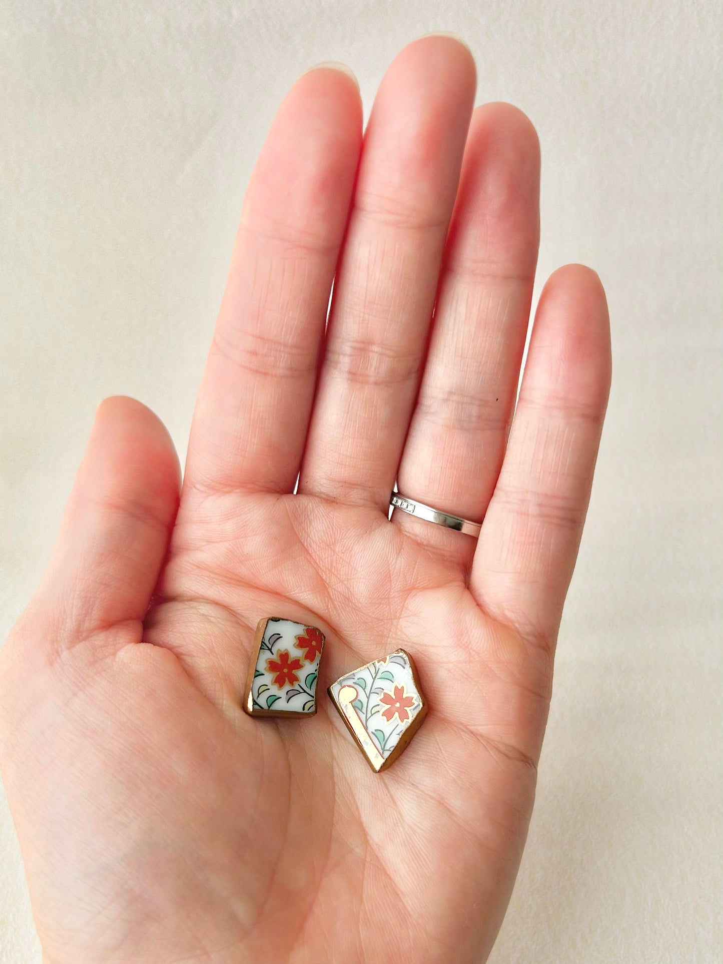 Imari Ware Kintsugi Titanium Earrings Gold Carnelian
