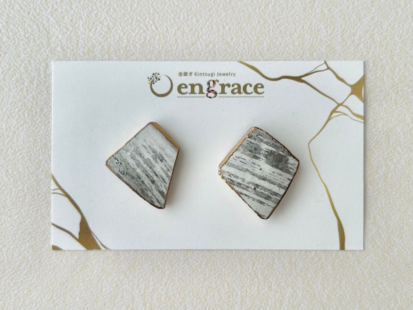 Imari Ware Kintsugi Titanium Earrings Gold Carnelian