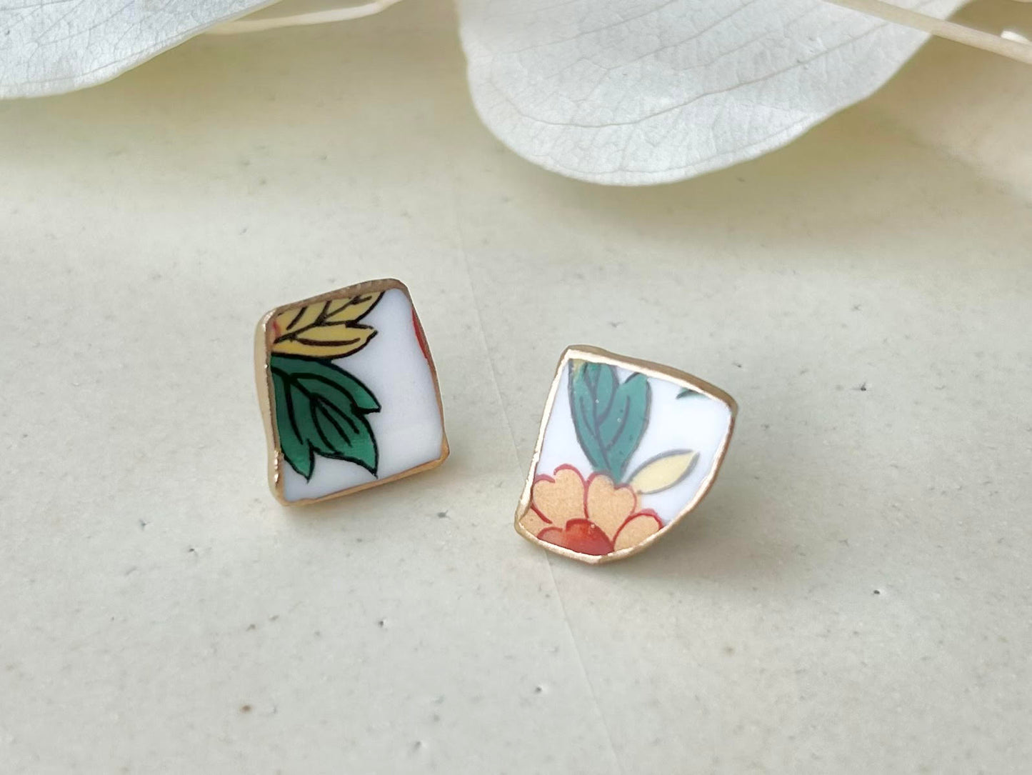 Imari Ware Kintsugi Titanium Earrings Gold Carnelian