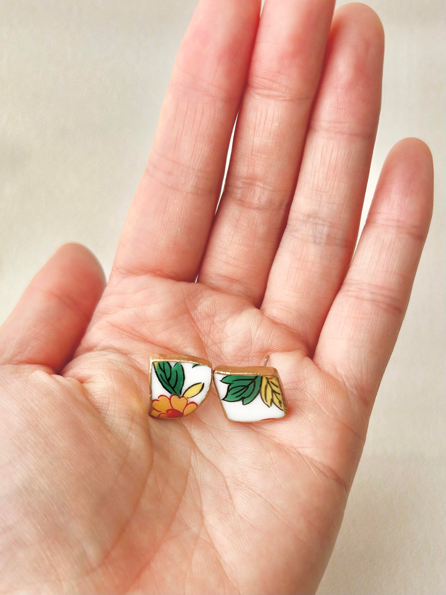Imari Ware Kintsugi Titanium Earrings Gold Carnelian