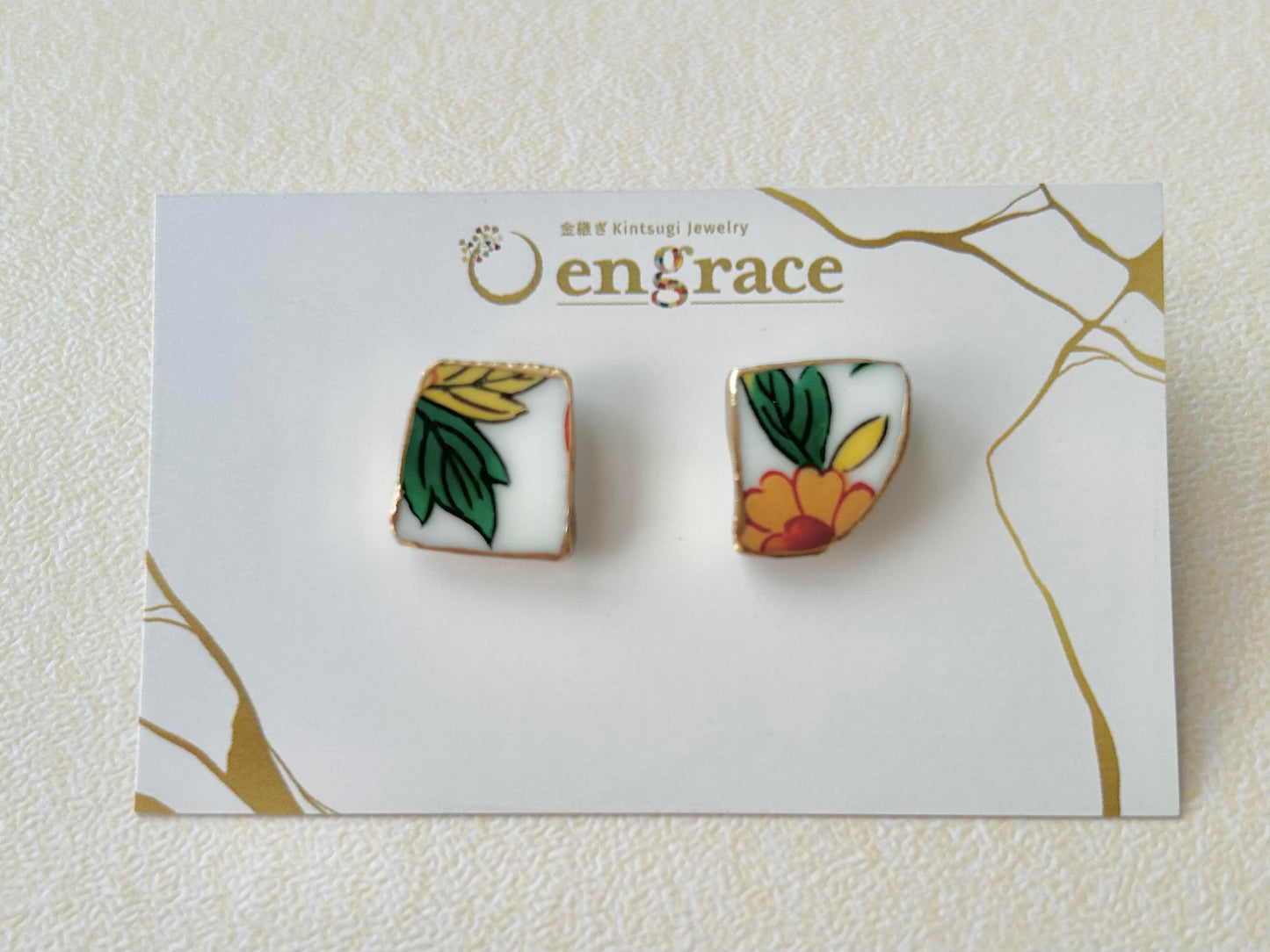 Imari Ware Kintsugi Titanium Earrings Gold Carnelian