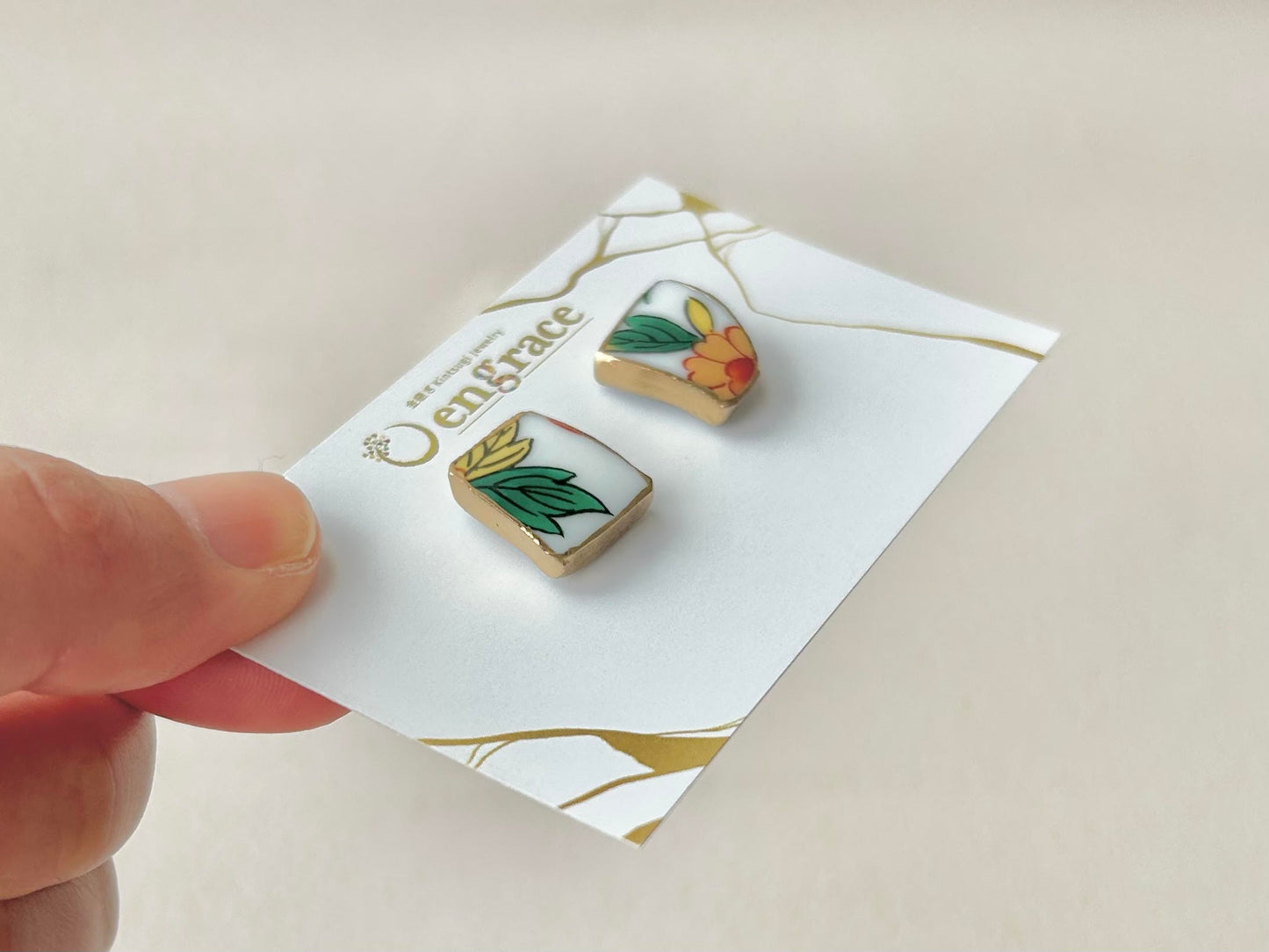 Imari Ware Kintsugi Titanium Earrings Gold Carnelian