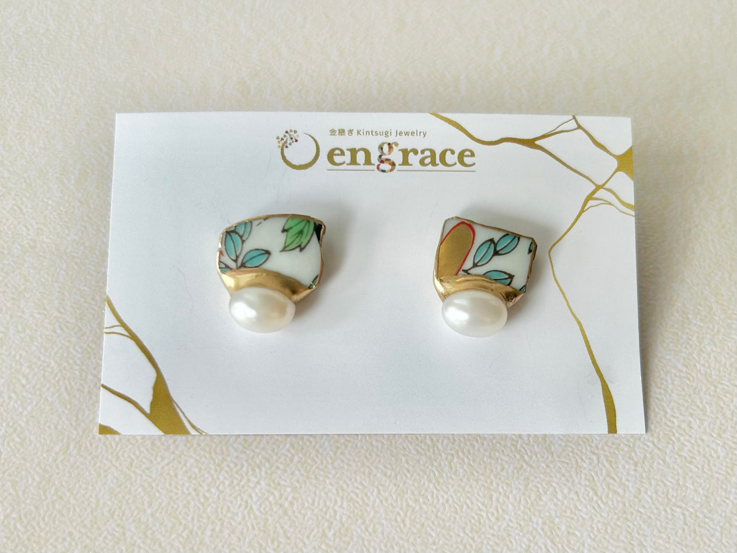 Imari Ware Kintsugi Titanium Earrings Gold Carnelian