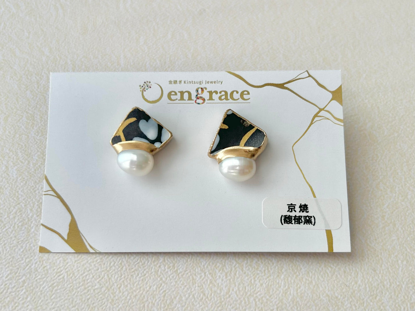 Imari Ware Kintsugi Titanium Earrings Gold Carnelian