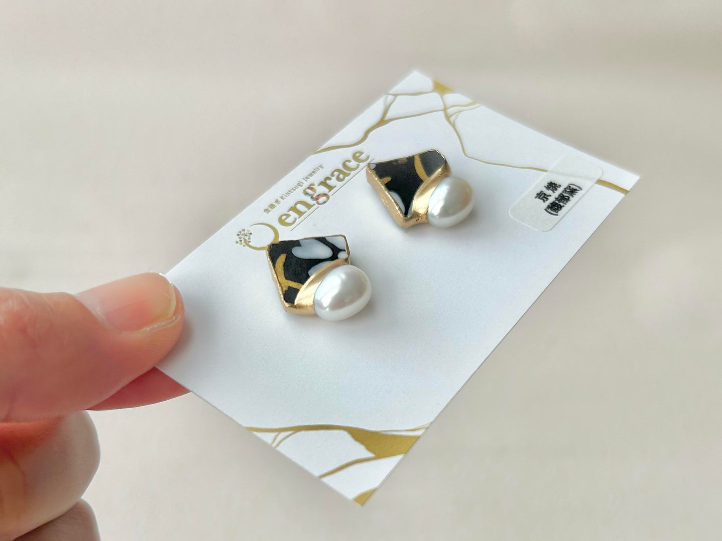 Imari Ware Kintsugi Titanium Earrings Gold Carnelian
