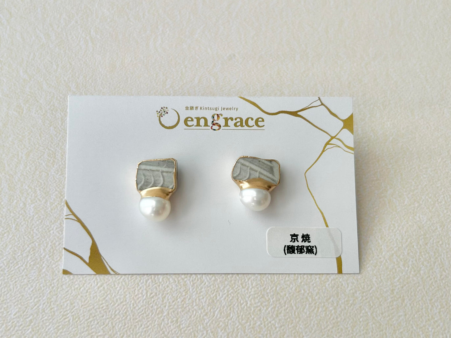 Imari Ware Kintsugi Titanium Earrings Gold Carnelian