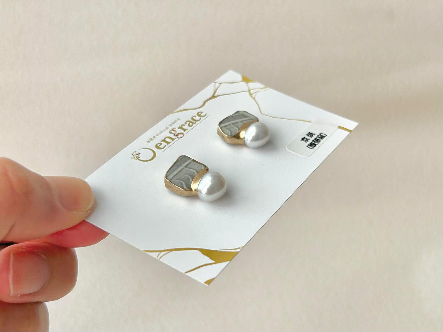 Imari Ware Kintsugi Titanium Earrings Gold Carnelian