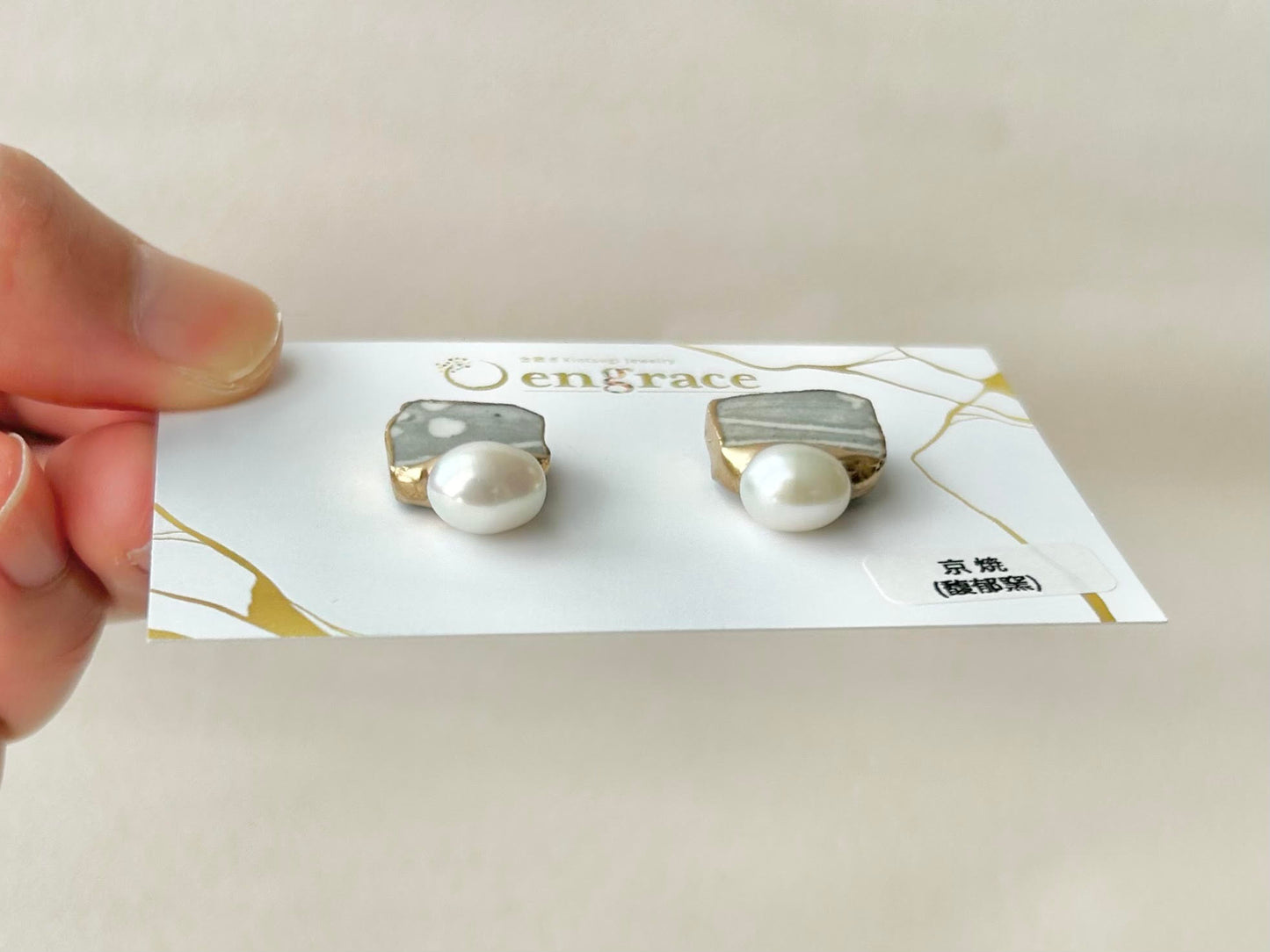 Imari Ware Kintsugi Titanium Earrings Gold Carnelian