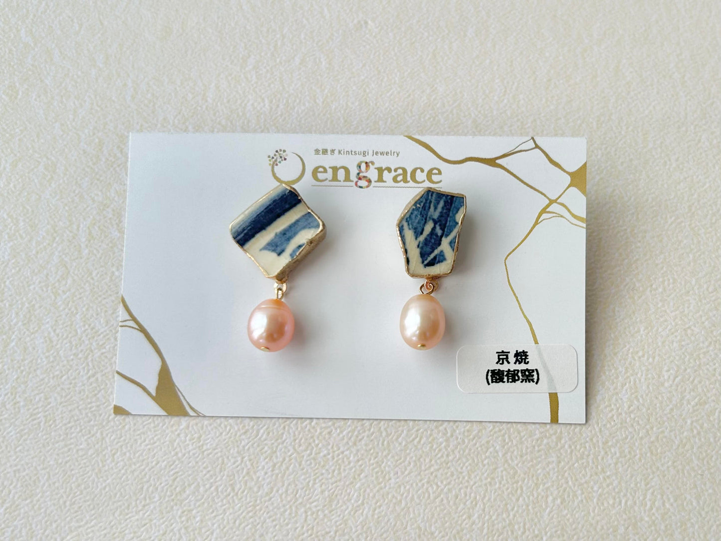 Imari Ware Kintsugi Titanium Earrings Gold Carnelian