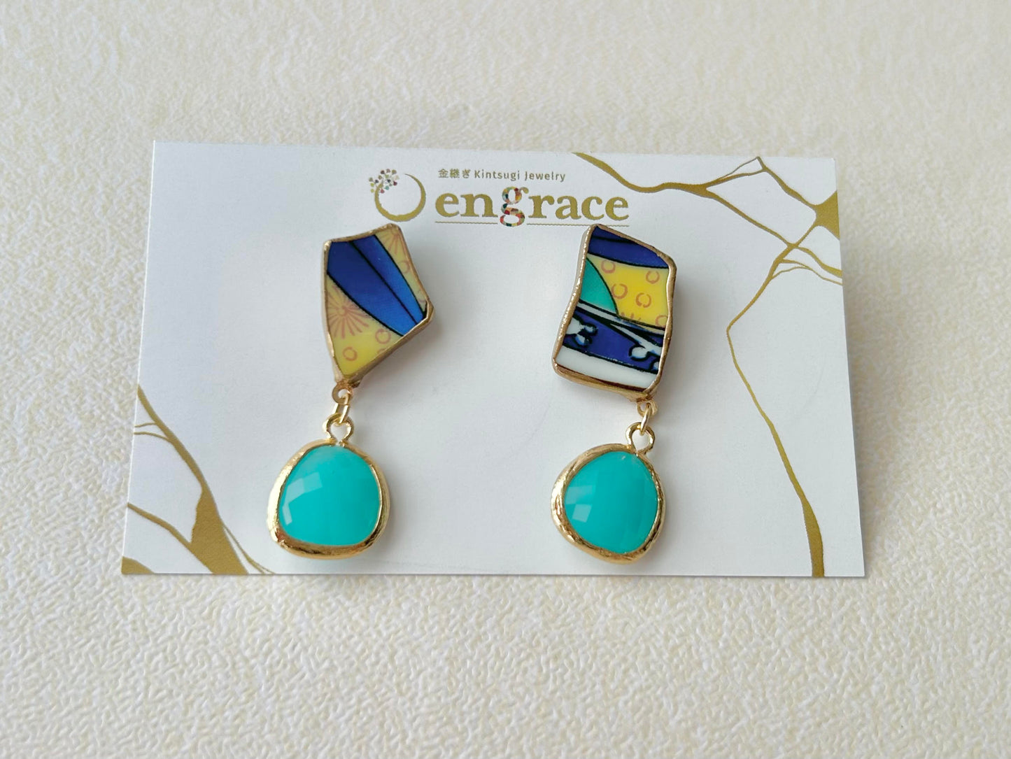 Imari Ware Kintsugi Titanium Earrings Gold Carnelian