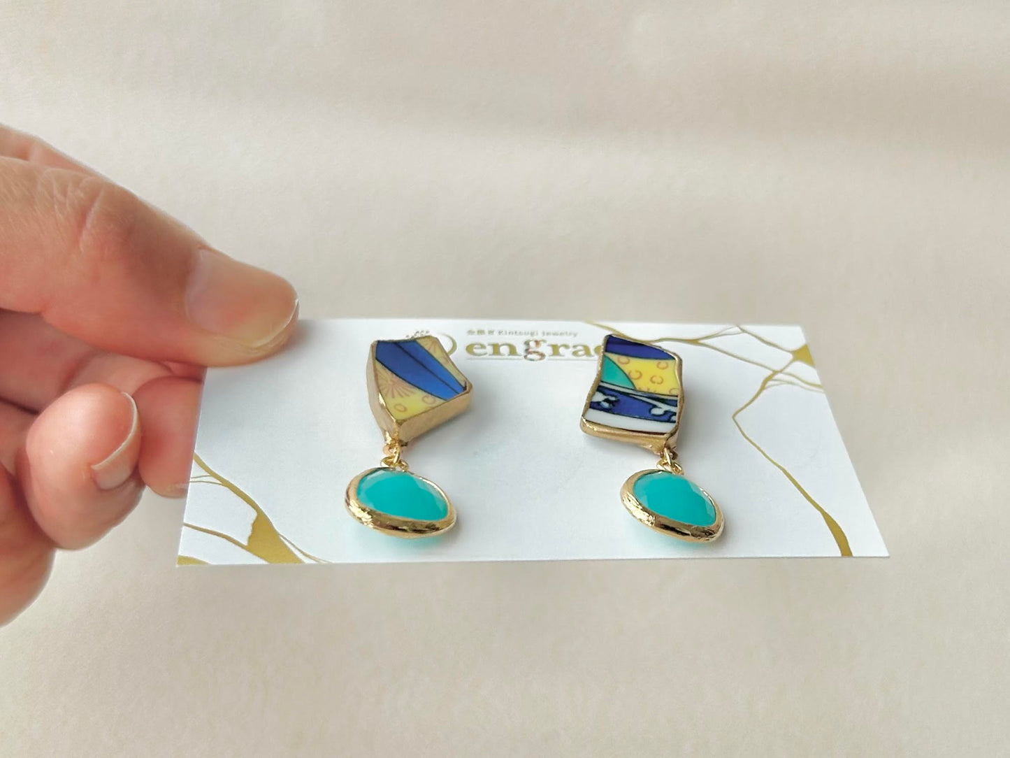 Imari Ware Kintsugi Titanium Earrings Gold Carnelian