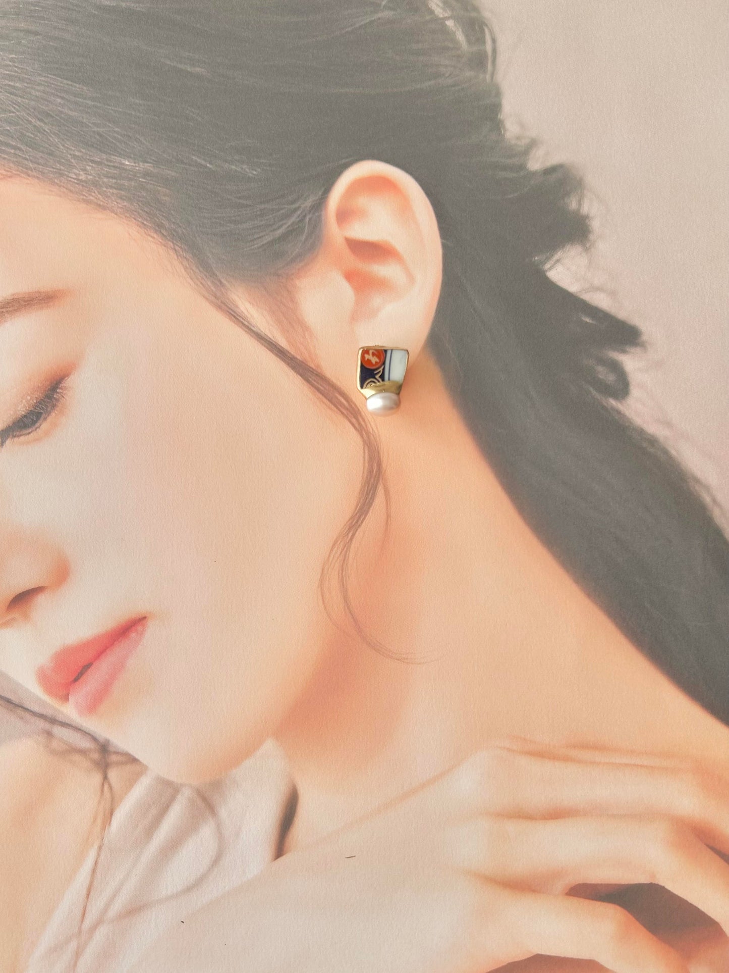 Imari Ware Kintsugi Titanium Earrings Gold Carnelian