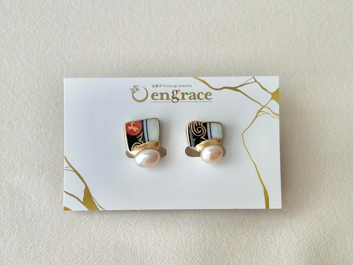 Imari Ware Kintsugi Titanium Earrings Gold Carnelian