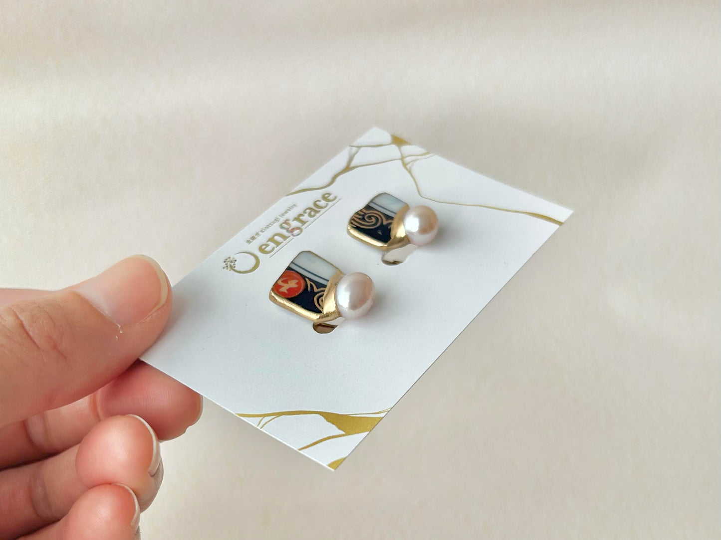 Imari Ware Kintsugi Titanium Earrings Gold Carnelian