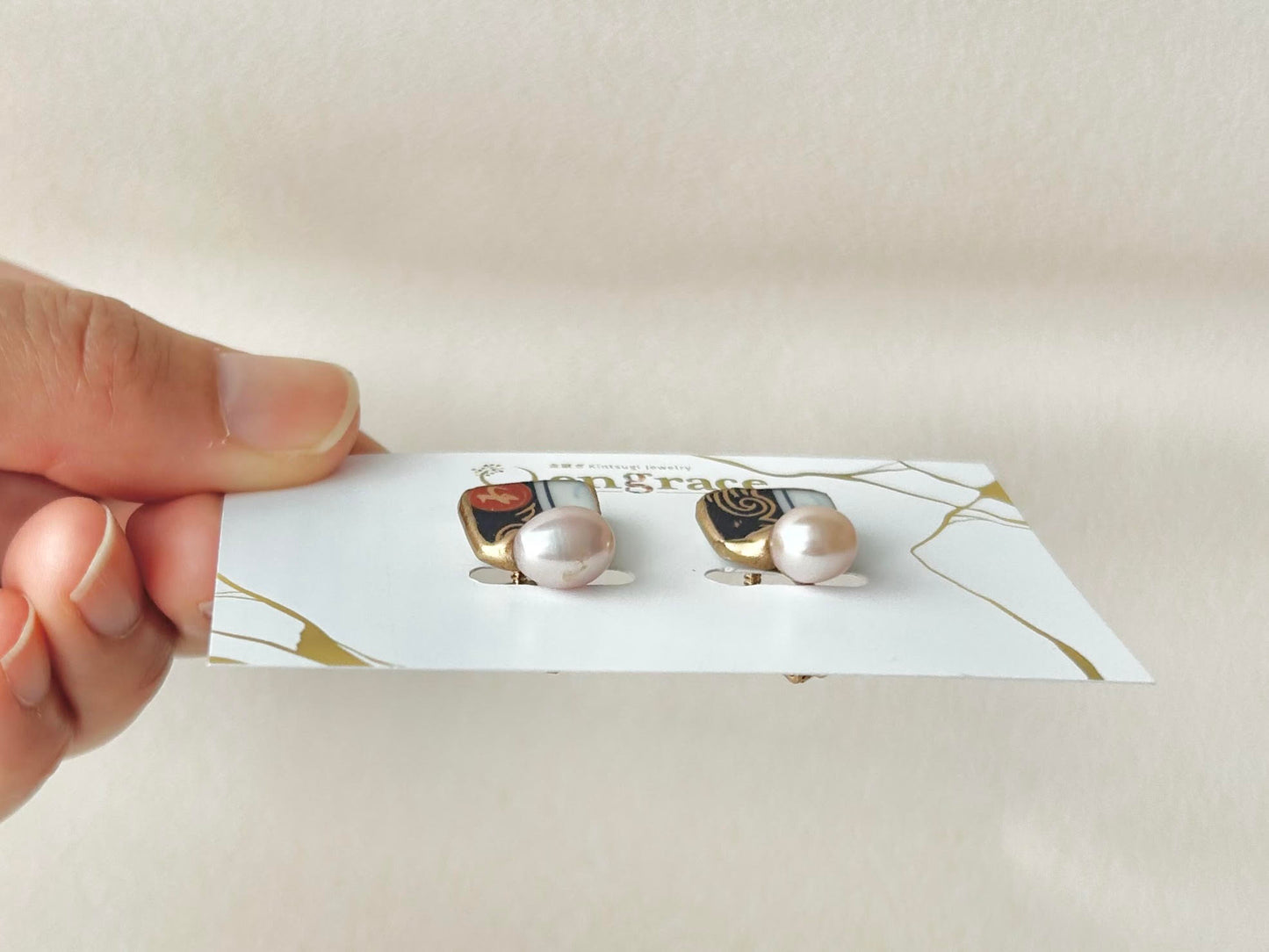 Imari Ware Kintsugi Titanium Earrings Gold Carnelian