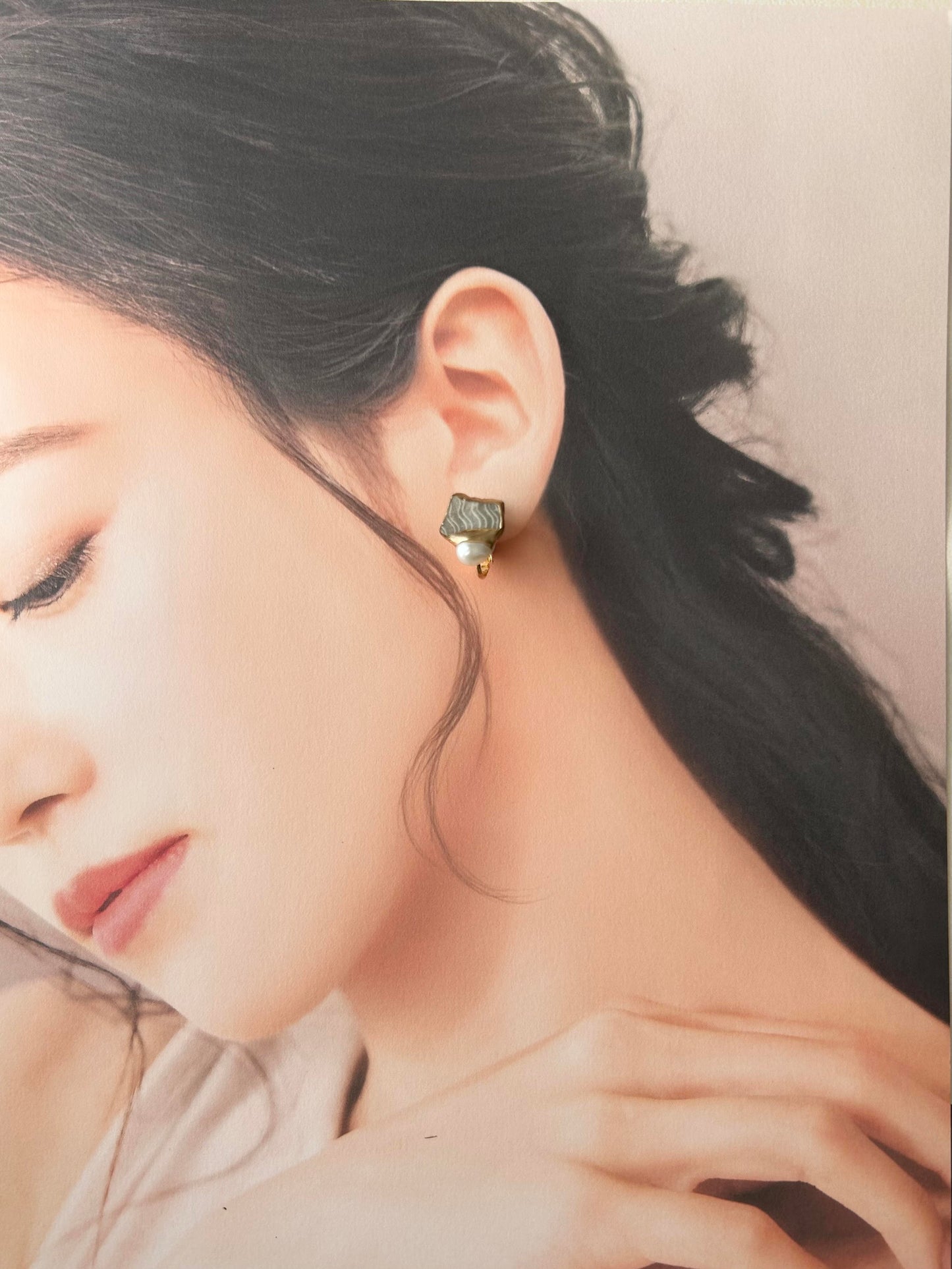 Imari Ware Kintsugi Titanium Earrings Gold Carnelian