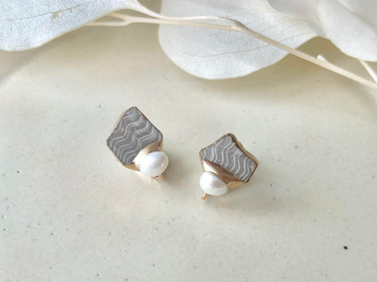 京焼 金継ぎ ネジバネ式イヤリング グレー 淡水パール 天然石 伝統工芸 #188