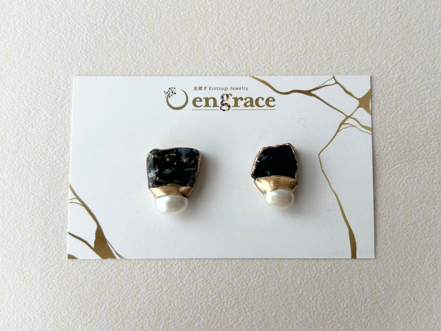 Imari Ware Kintsugi Titanium Earrings Gold Carnelian