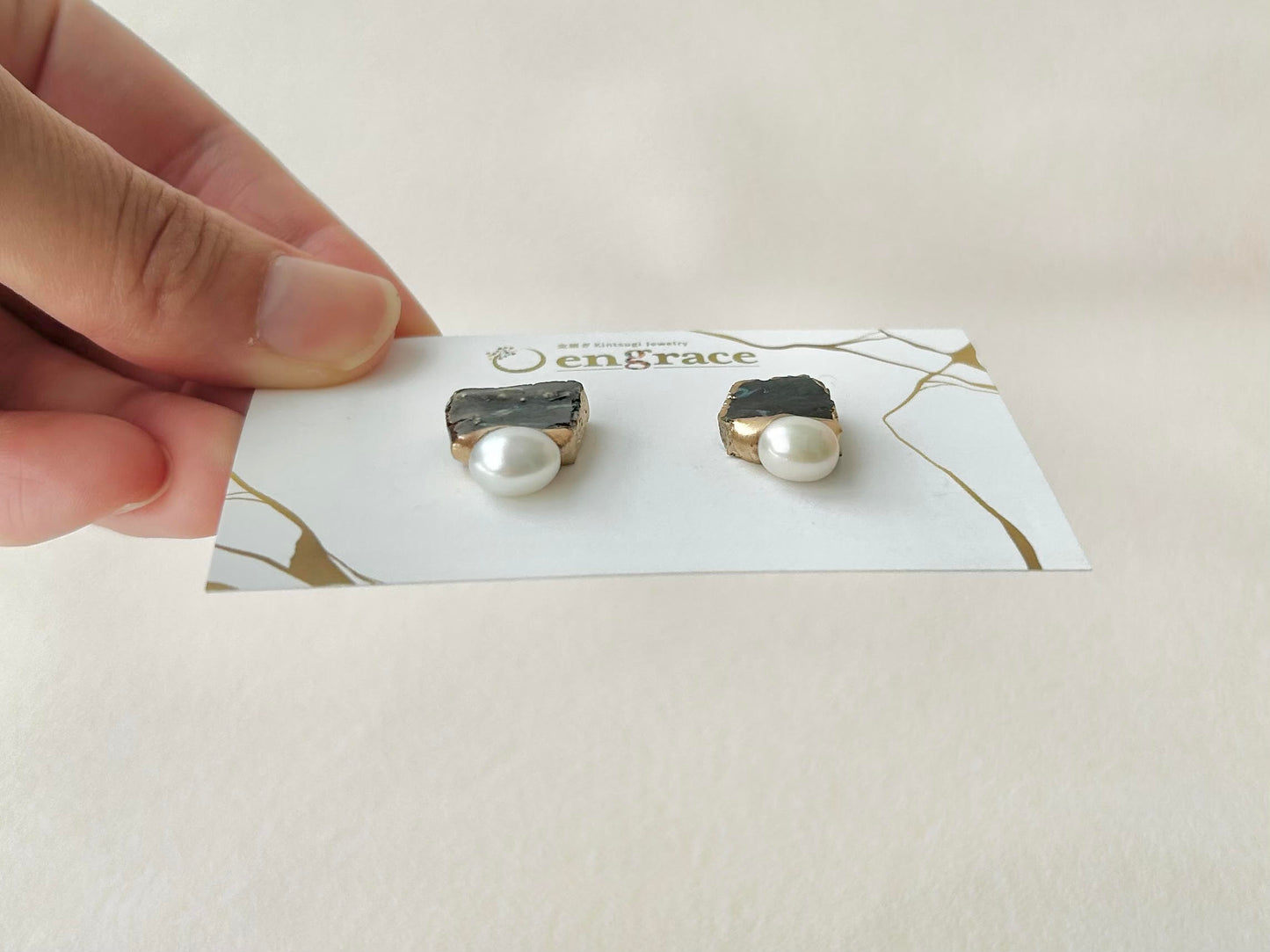 Imari Ware Kintsugi Titanium Earrings Gold Carnelian