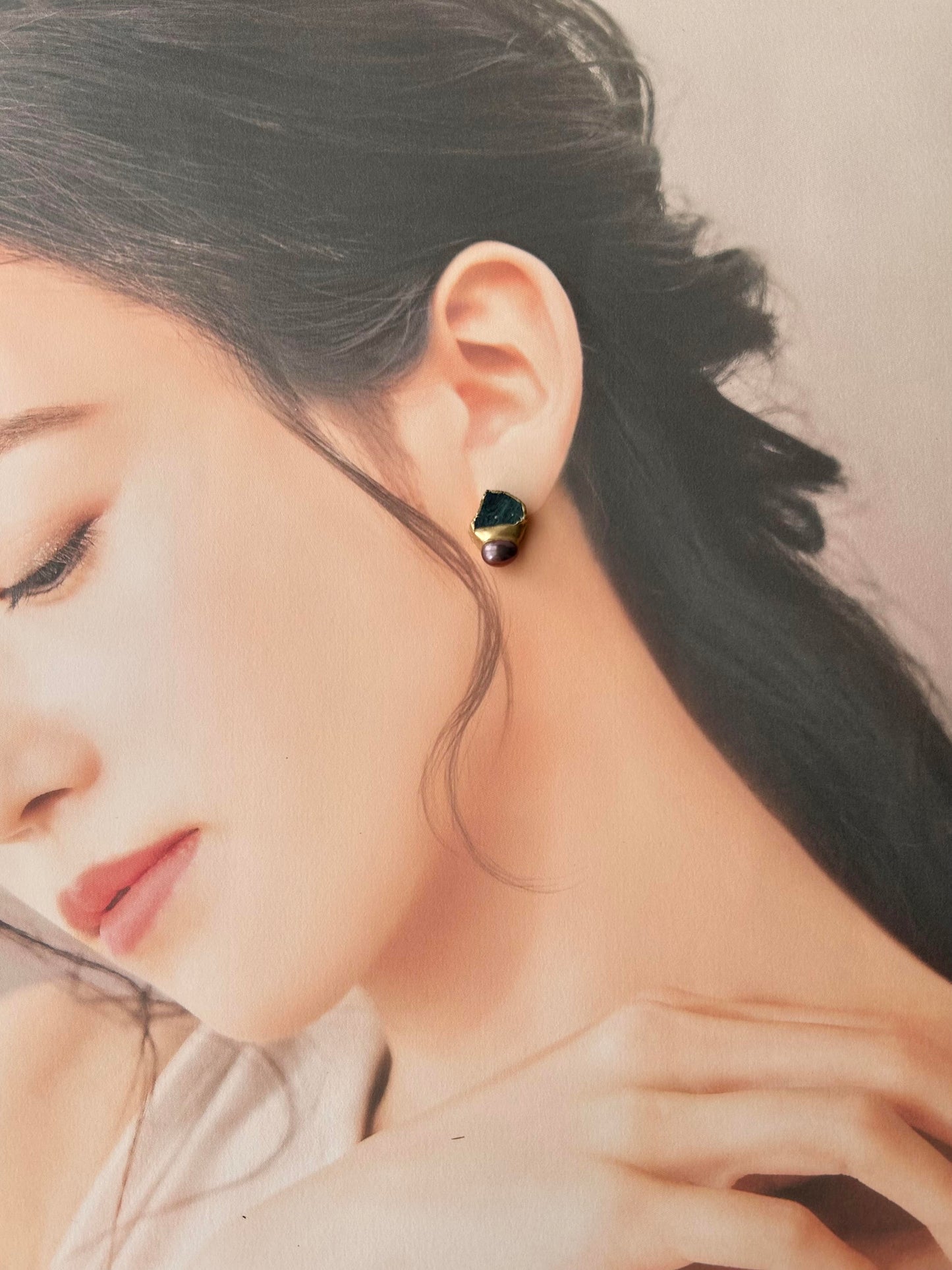 Imari Ware Kintsugi Titanium Earrings Gold Carnelian