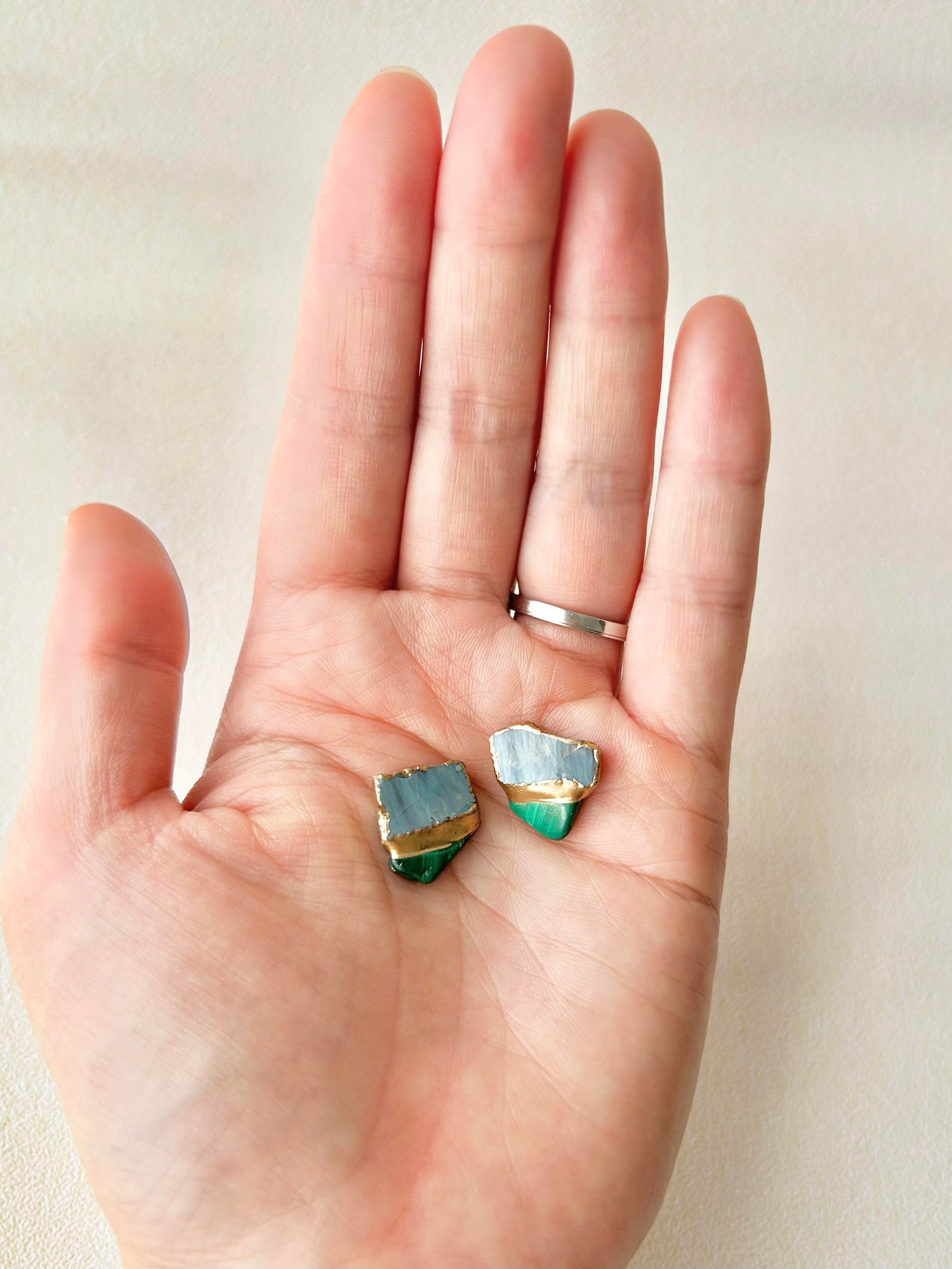 Imari Ware Kintsugi Titanium Earrings Gold Carnelian