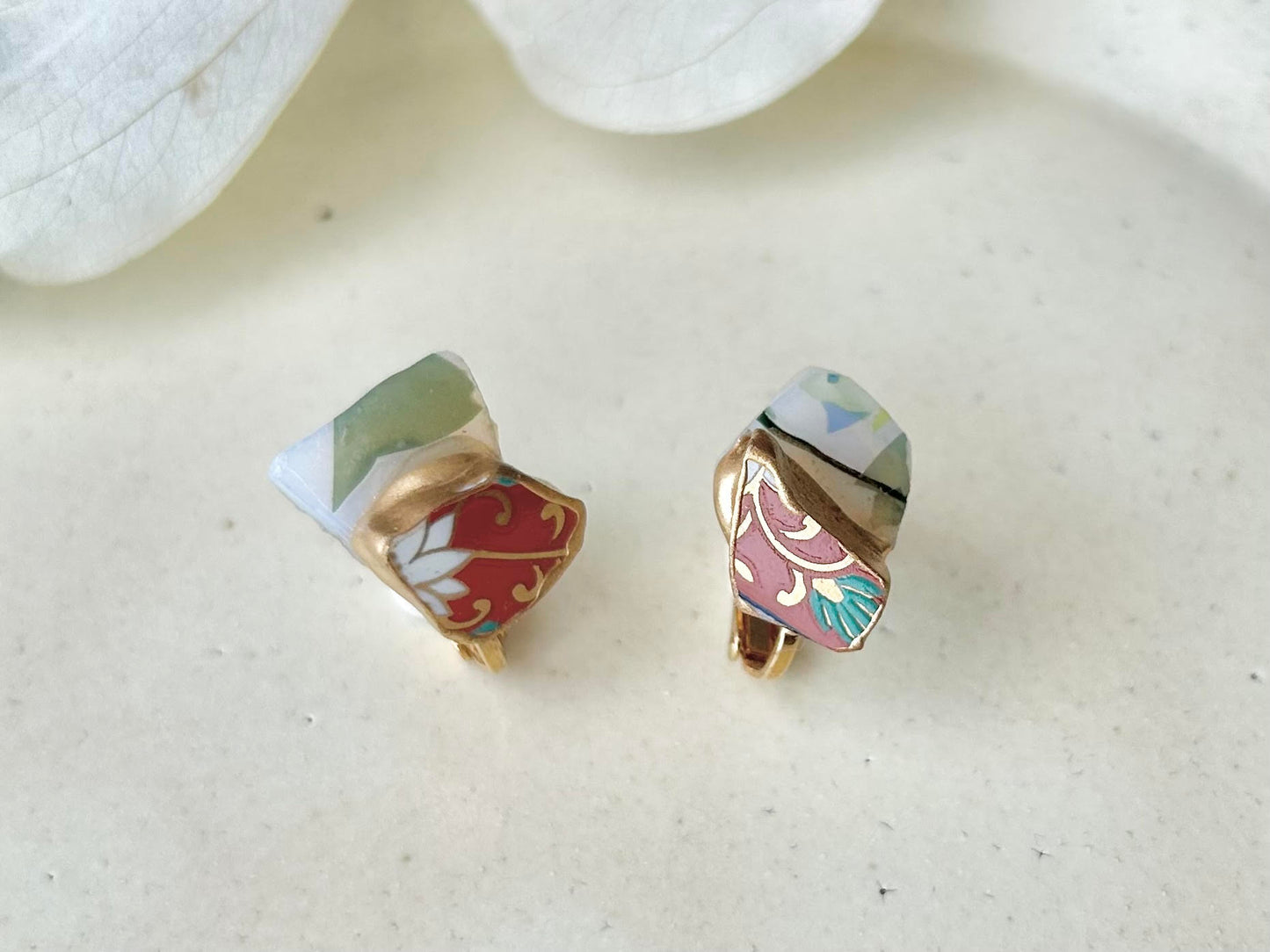 Imari Ware Kintsugi Titanium Earrings Gold Carnelian