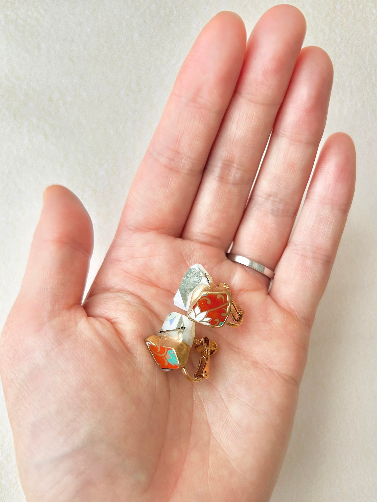 Imari Ware Kintsugi Titanium Earrings Gold Carnelian