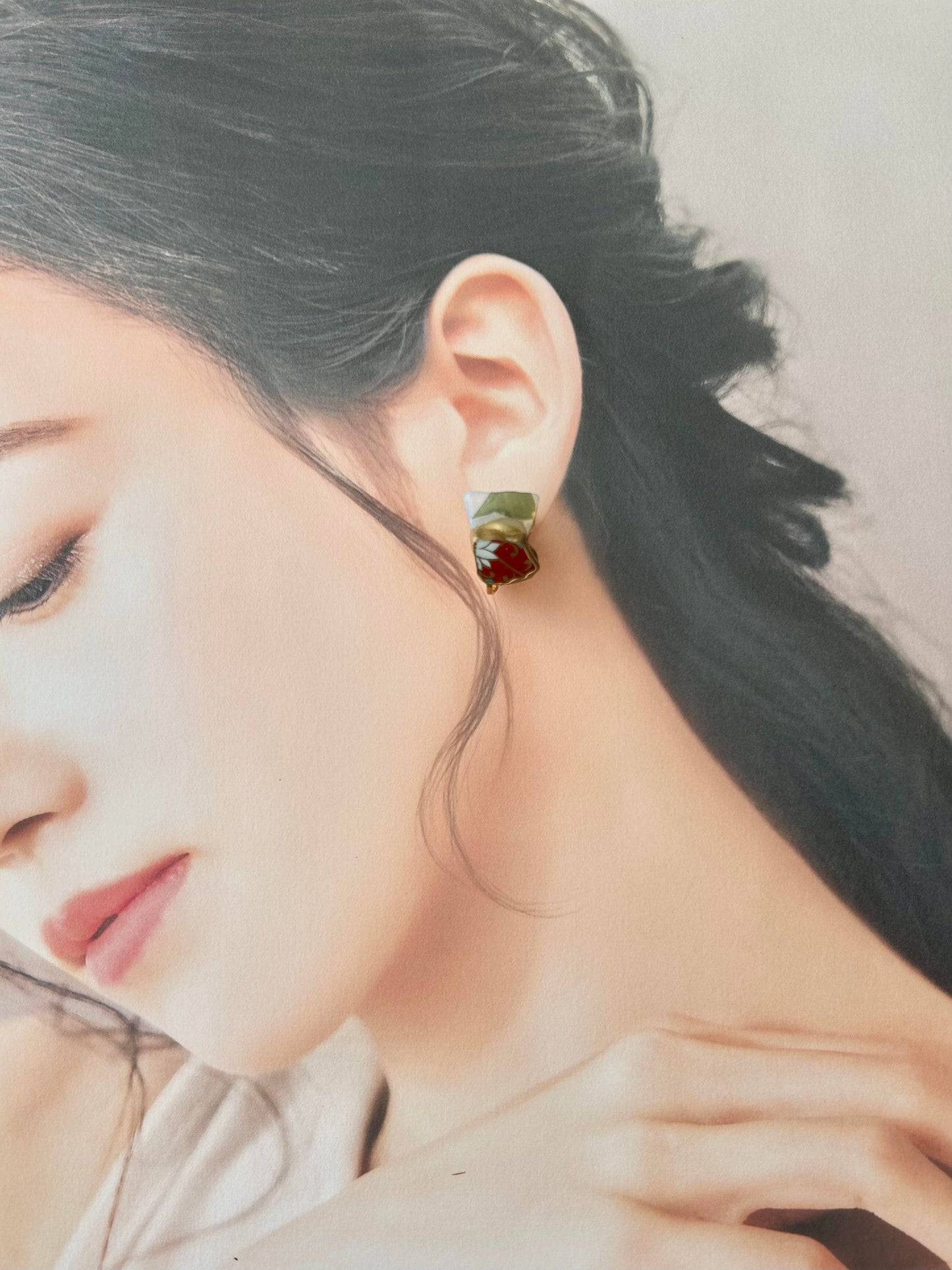 Imari Ware Kintsugi Titanium Earrings Gold Carnelian