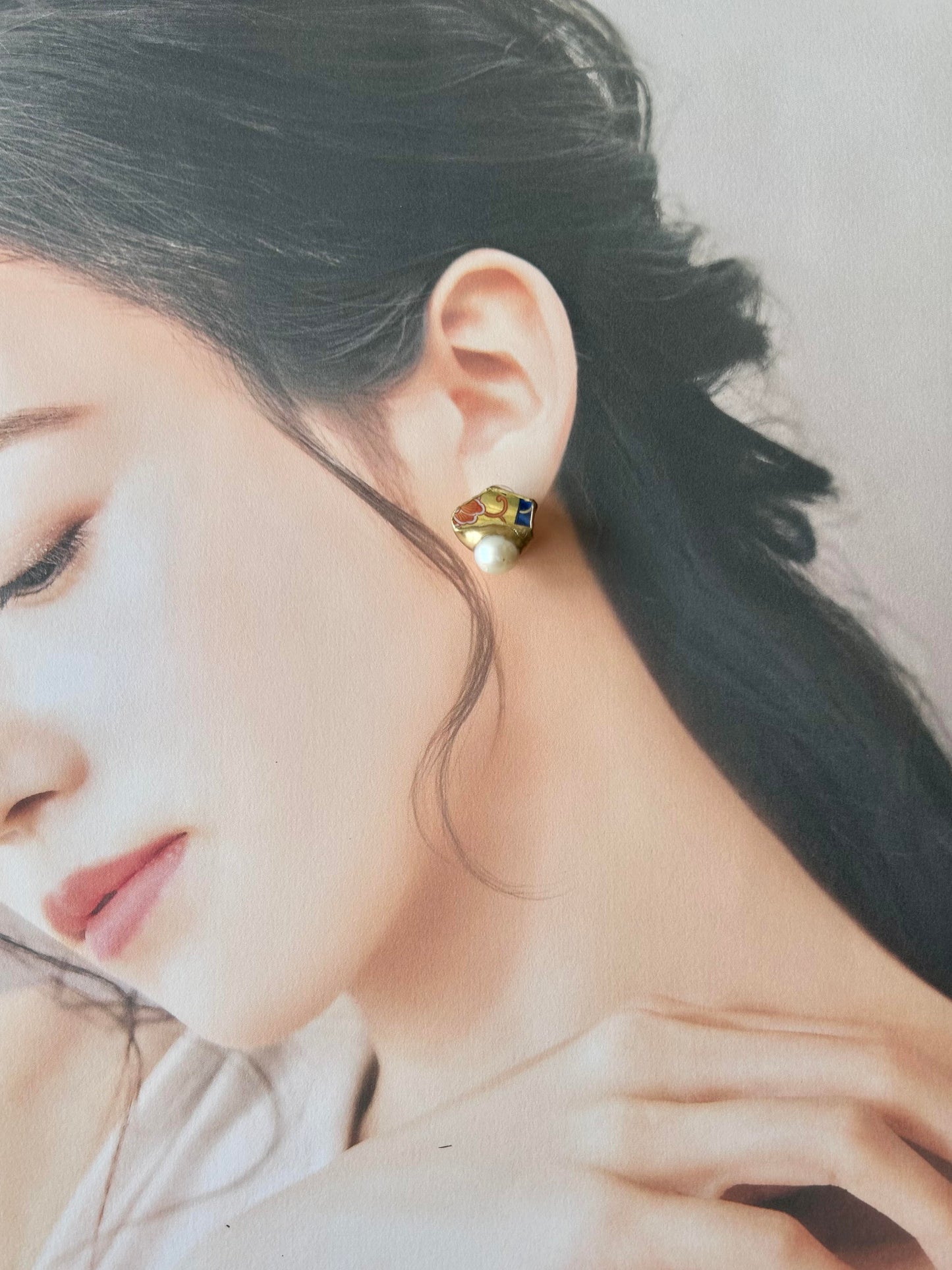 Imari Ware Kintsugi Titanium Earrings Gold Carnelian