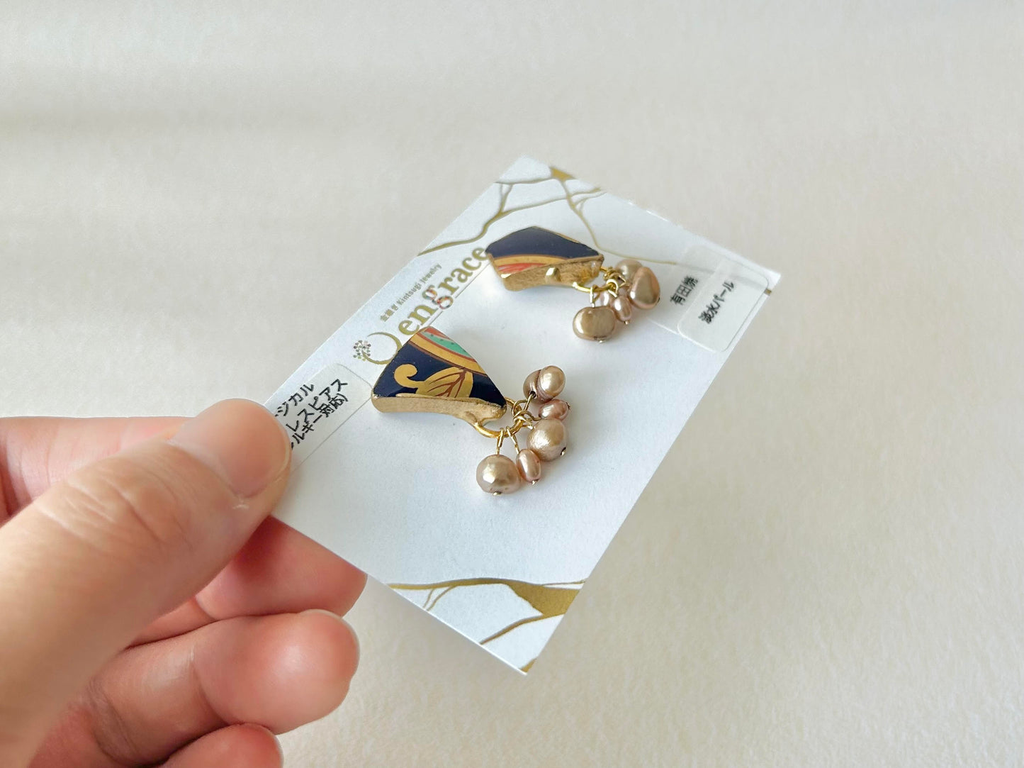 Imari Ware Kintsugi Titanium Earrings Gold Carnelian