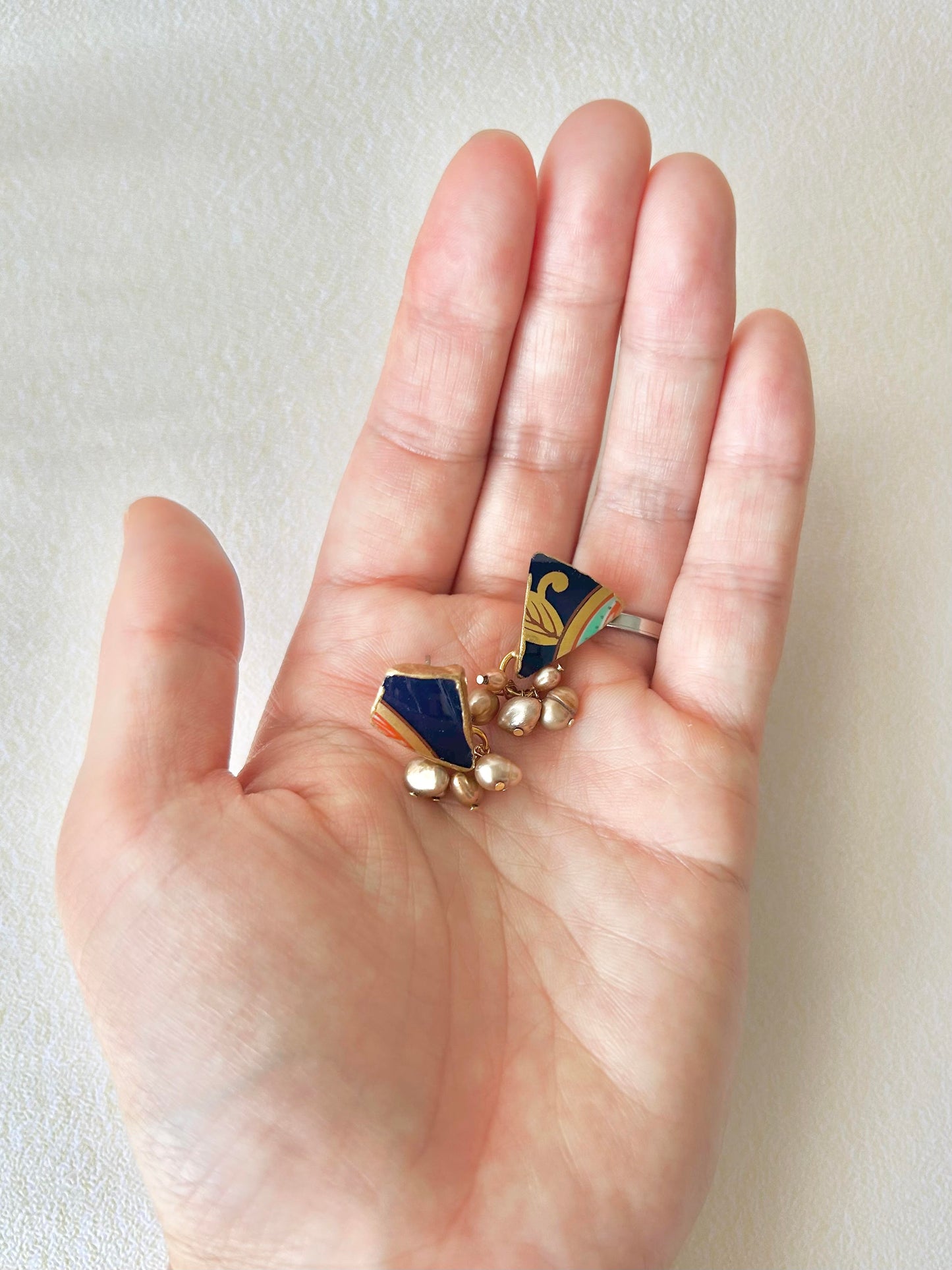 Imari Ware Kintsugi Titanium Earrings Gold Carnelian