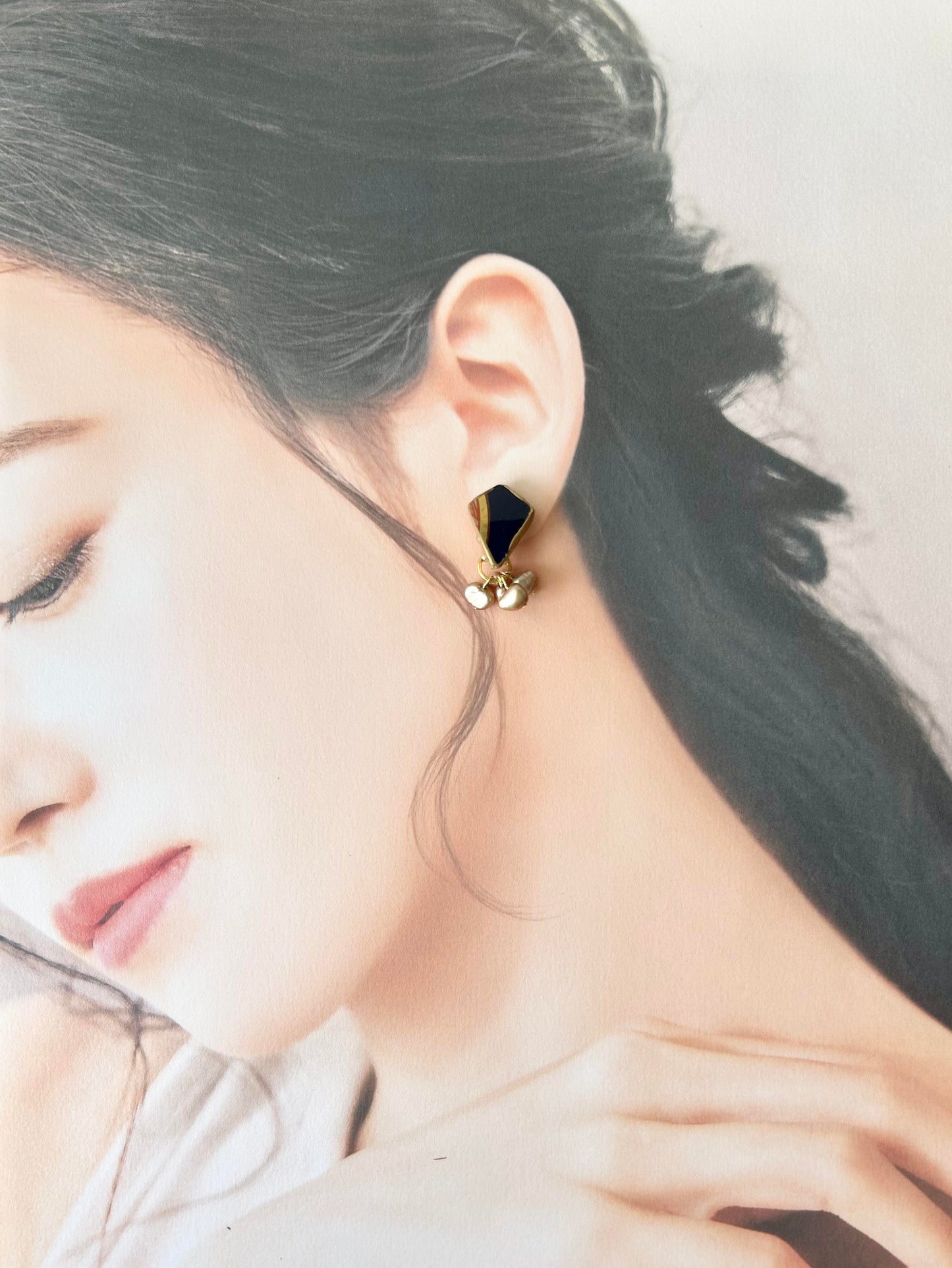Imari Ware Kintsugi Titanium Earrings Gold Carnelian