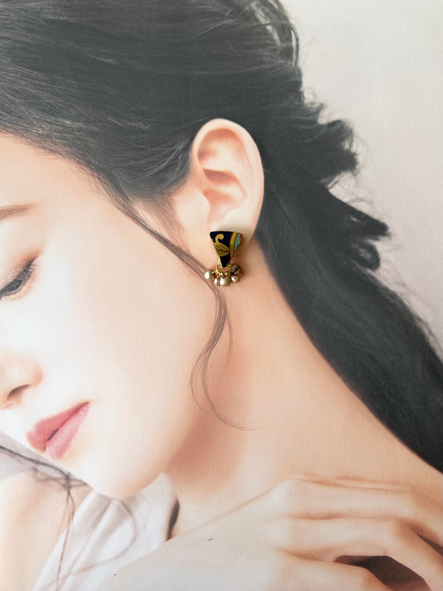 Imari Ware Kintsugi Titanium Earrings Gold Carnelian
