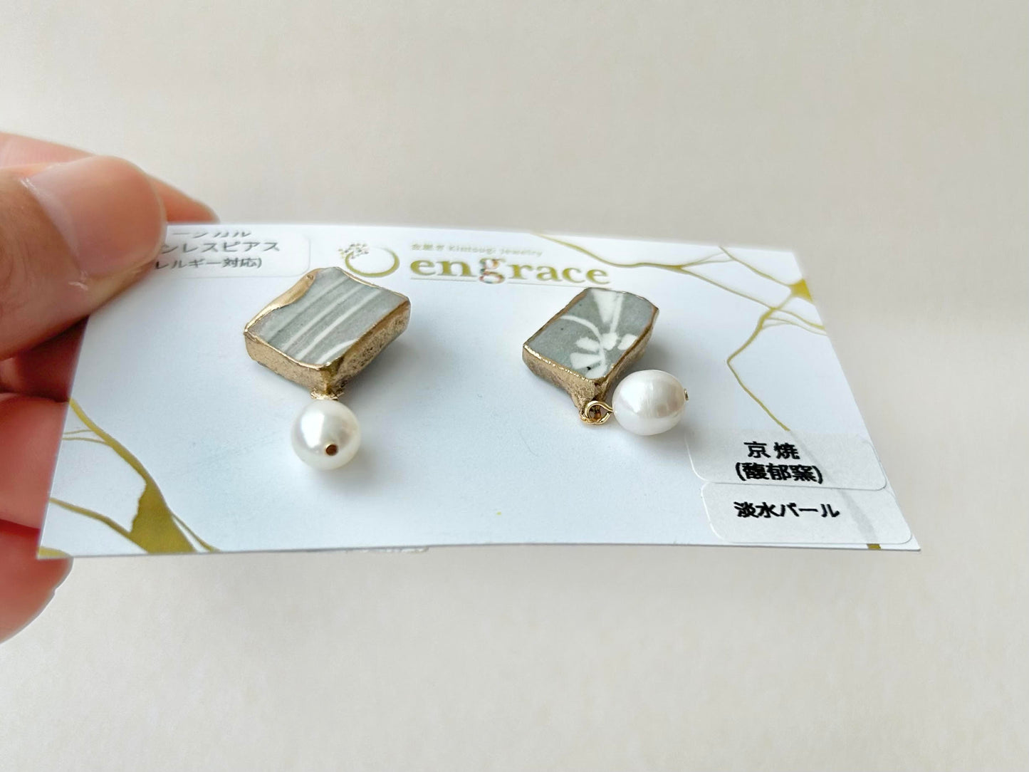 Imari Ware Kintsugi Titanium Earrings Gold Carnelian