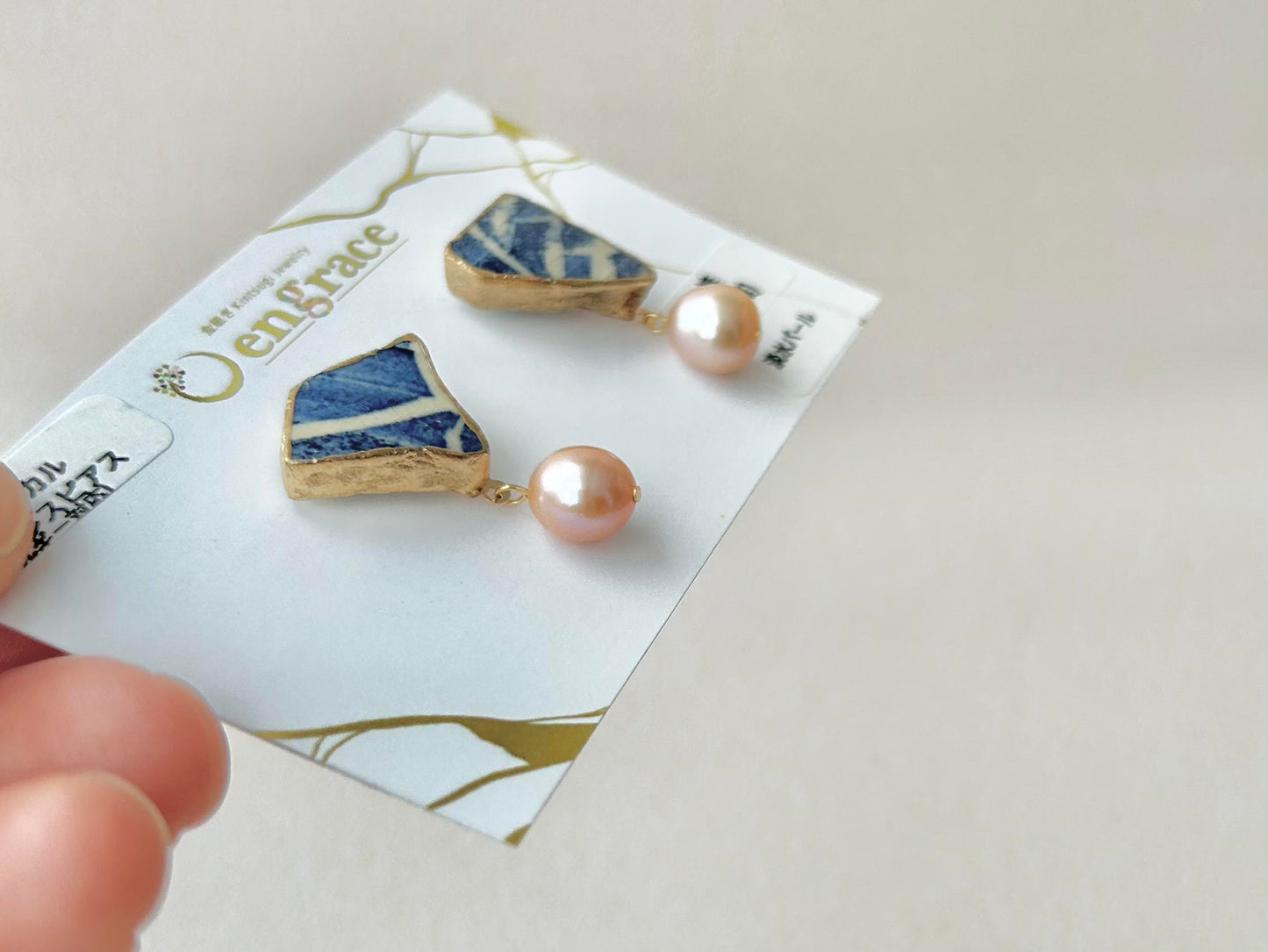 Imari Ware Kintsugi Titanium Earrings Gold Carnelian