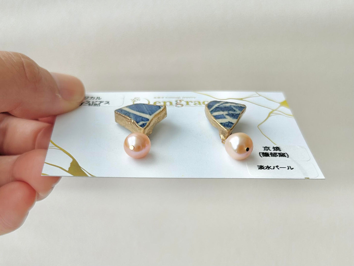 Imari Ware Kintsugi Titanium Earrings Gold Carnelian