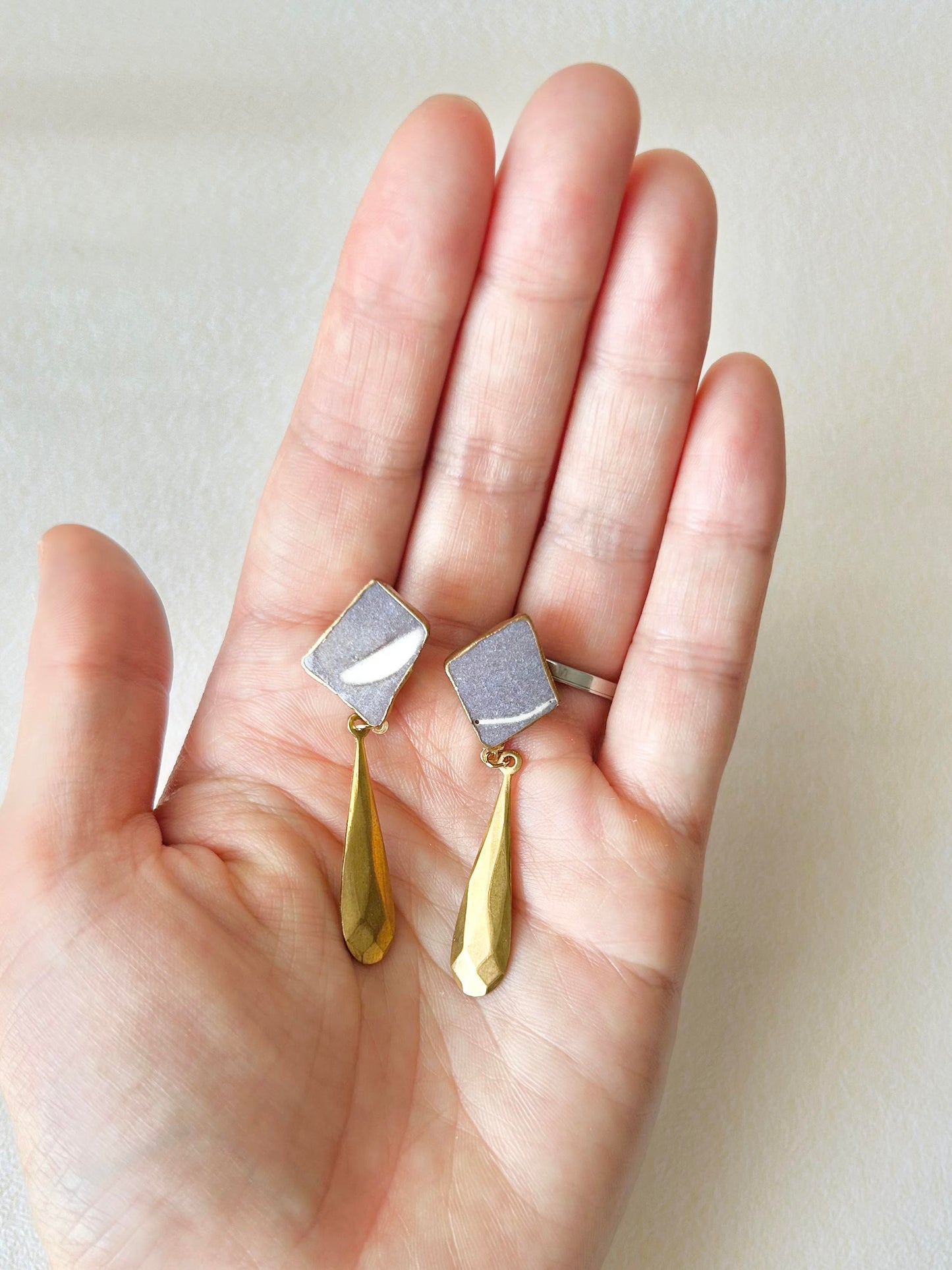 Imari Ware Kintsugi Titanium Earrings Gold Carnelian