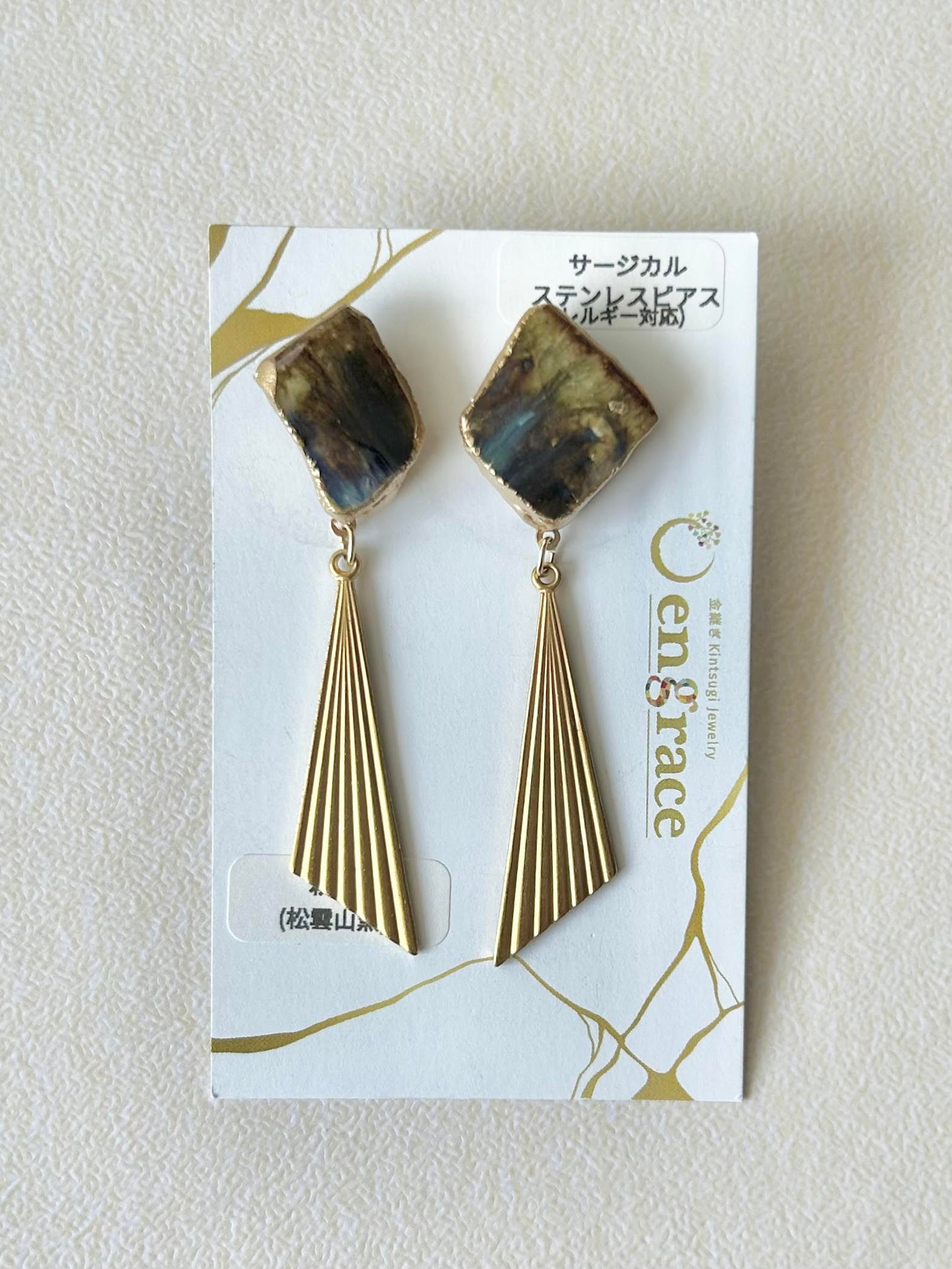 Imari Ware Kintsugi Titanium Earrings Gold Carnelian
