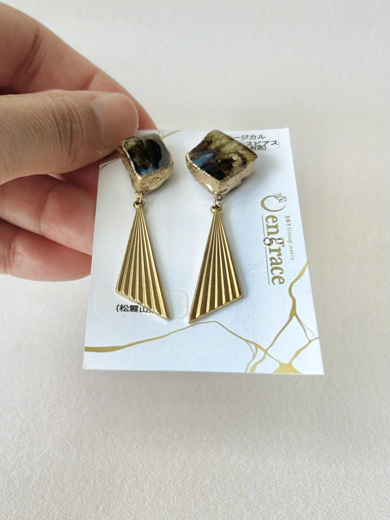 Imari Ware Kintsugi Titanium Earrings Gold Carnelian