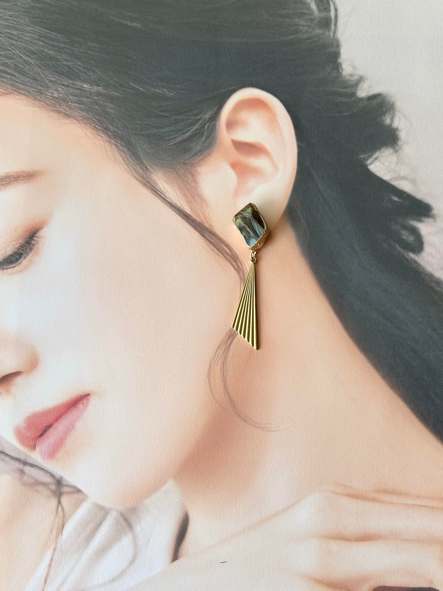 Imari Ware Kintsugi Titanium Earrings Gold Carnelian