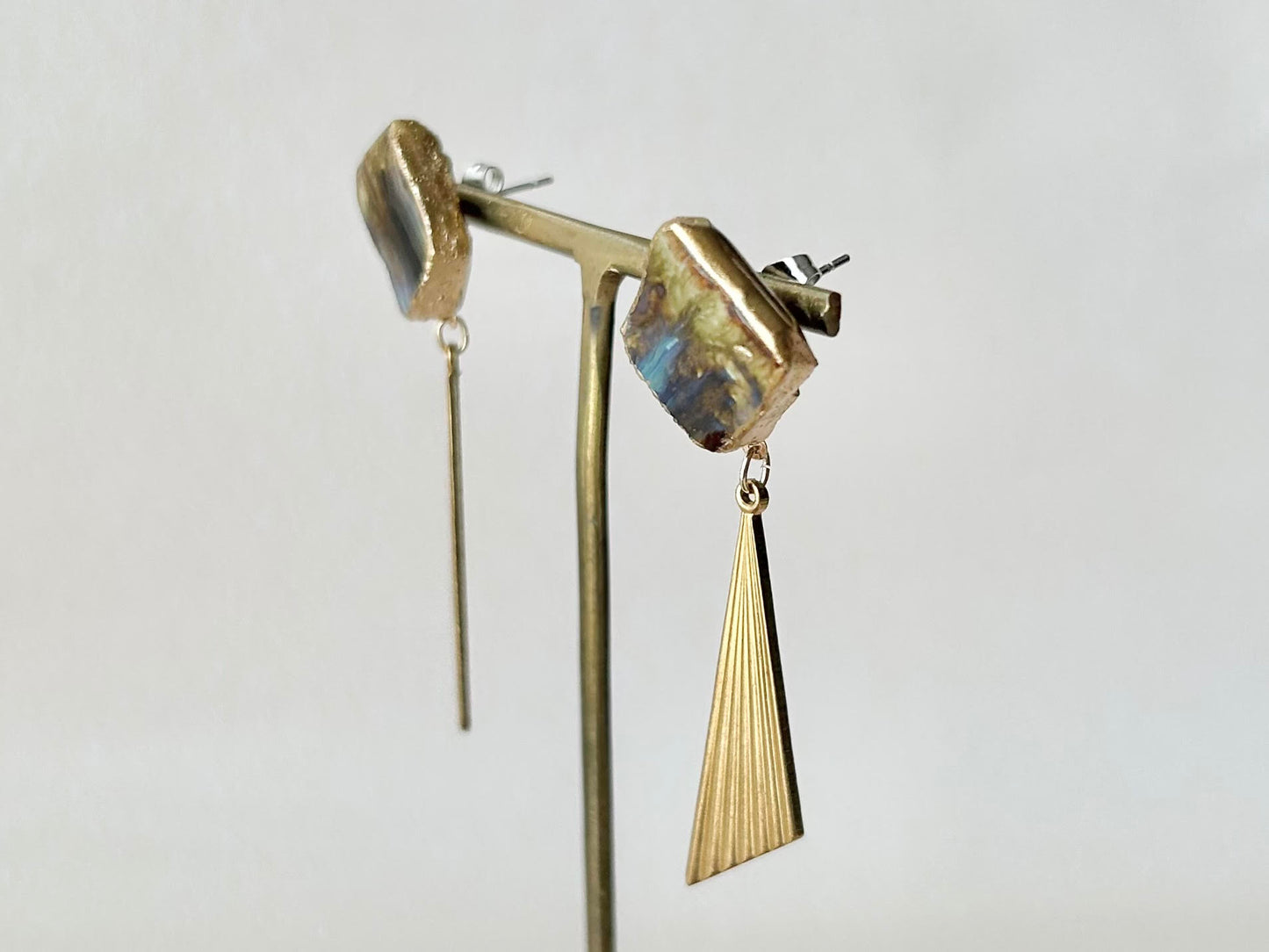 Imari Ware Kintsugi Titanium Earrings Gold Carnelian