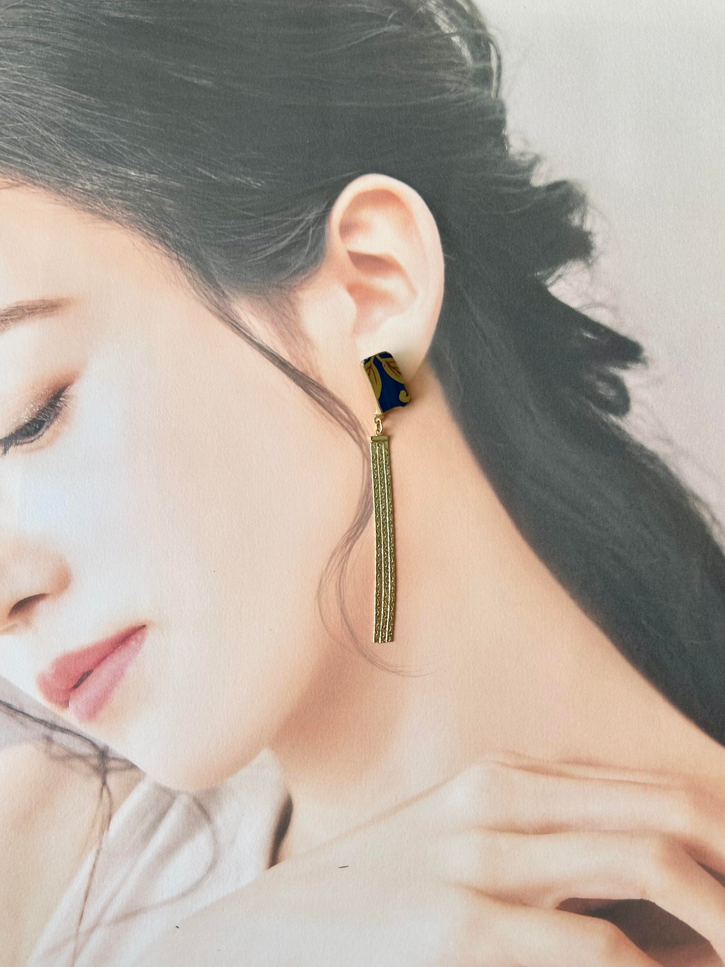 Imari Ware Kintsugi Titanium Earrings Gold Carnelian