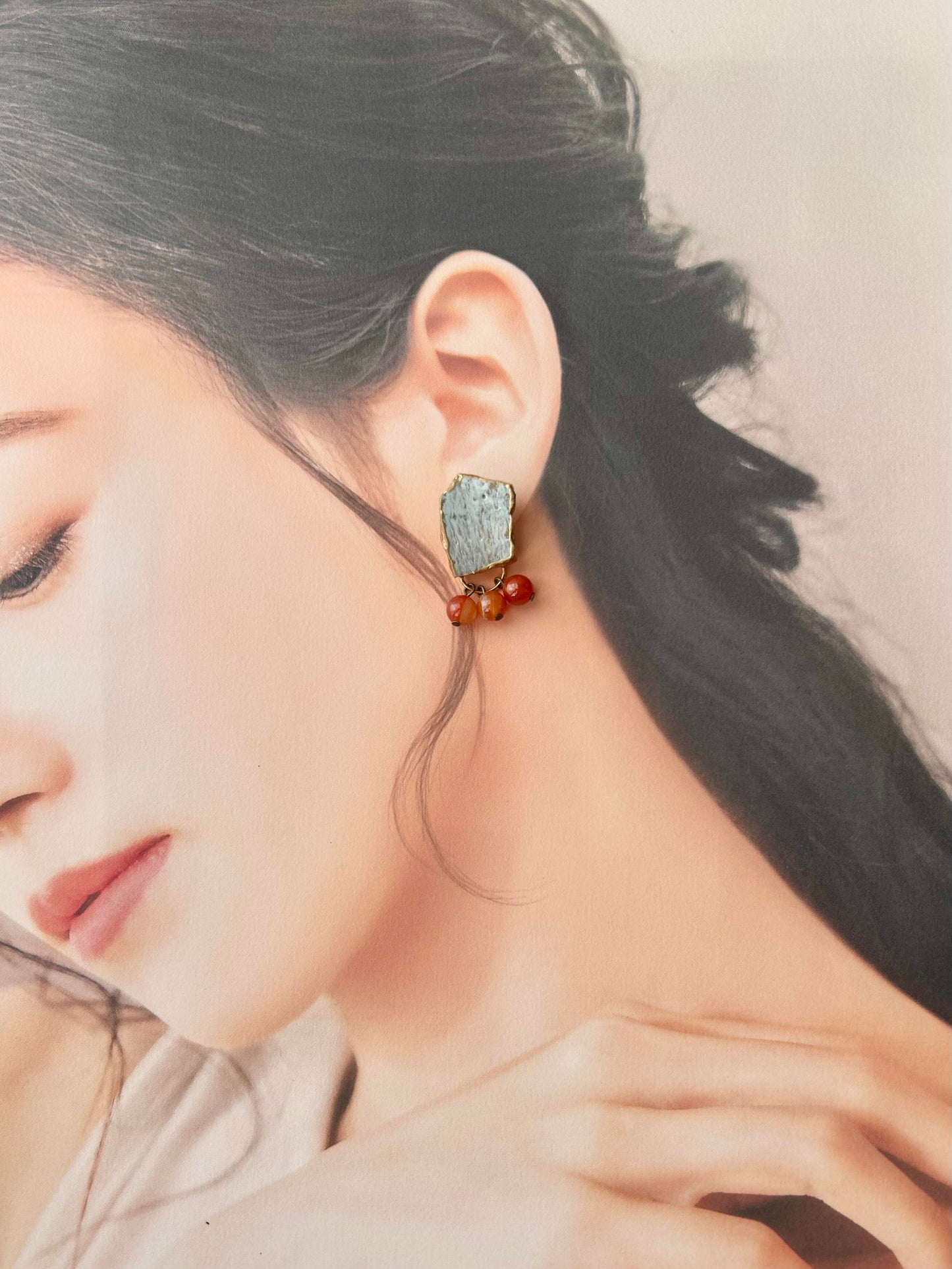 Imari Ware Kintsugi Titanium Earrings Gold Carnelian