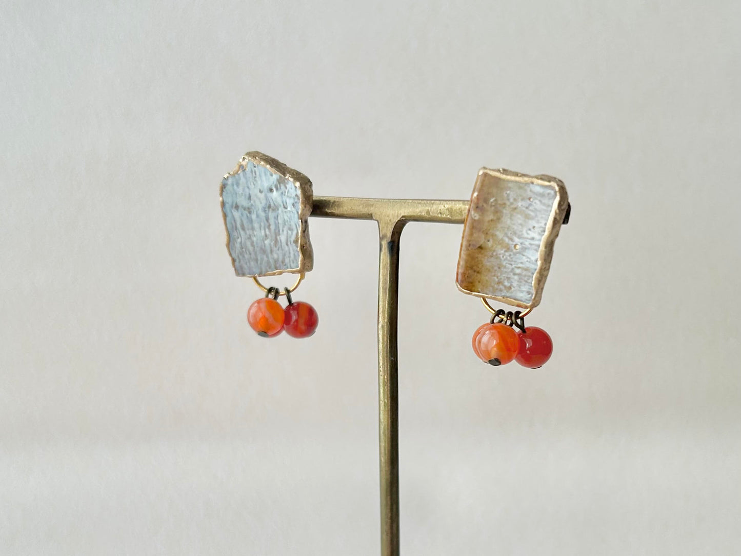 Imari Ware Kintsugi Titanium Earrings Gold Carnelian